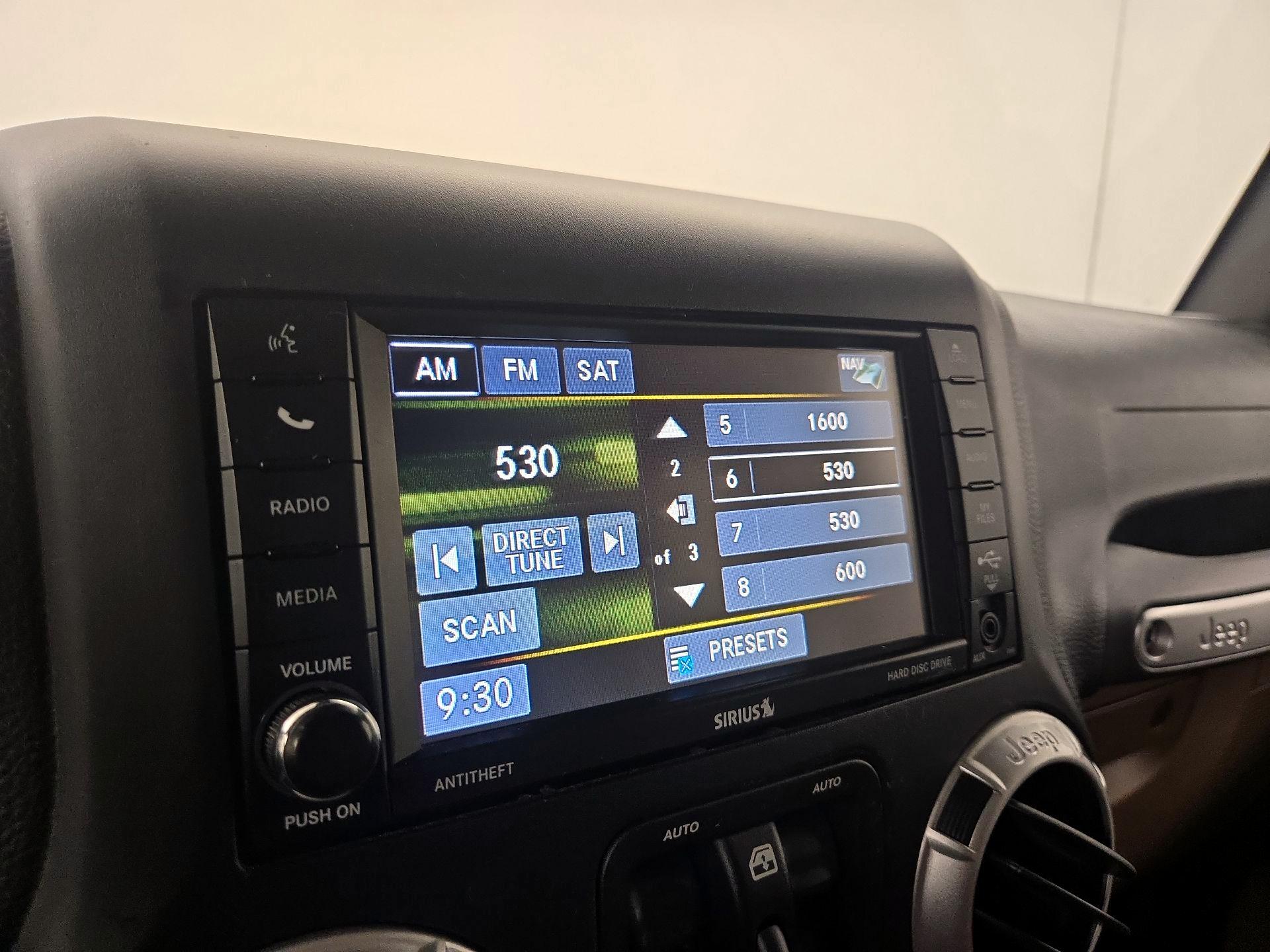 Thumbnail: 2015 Jeep Wrangler - 14