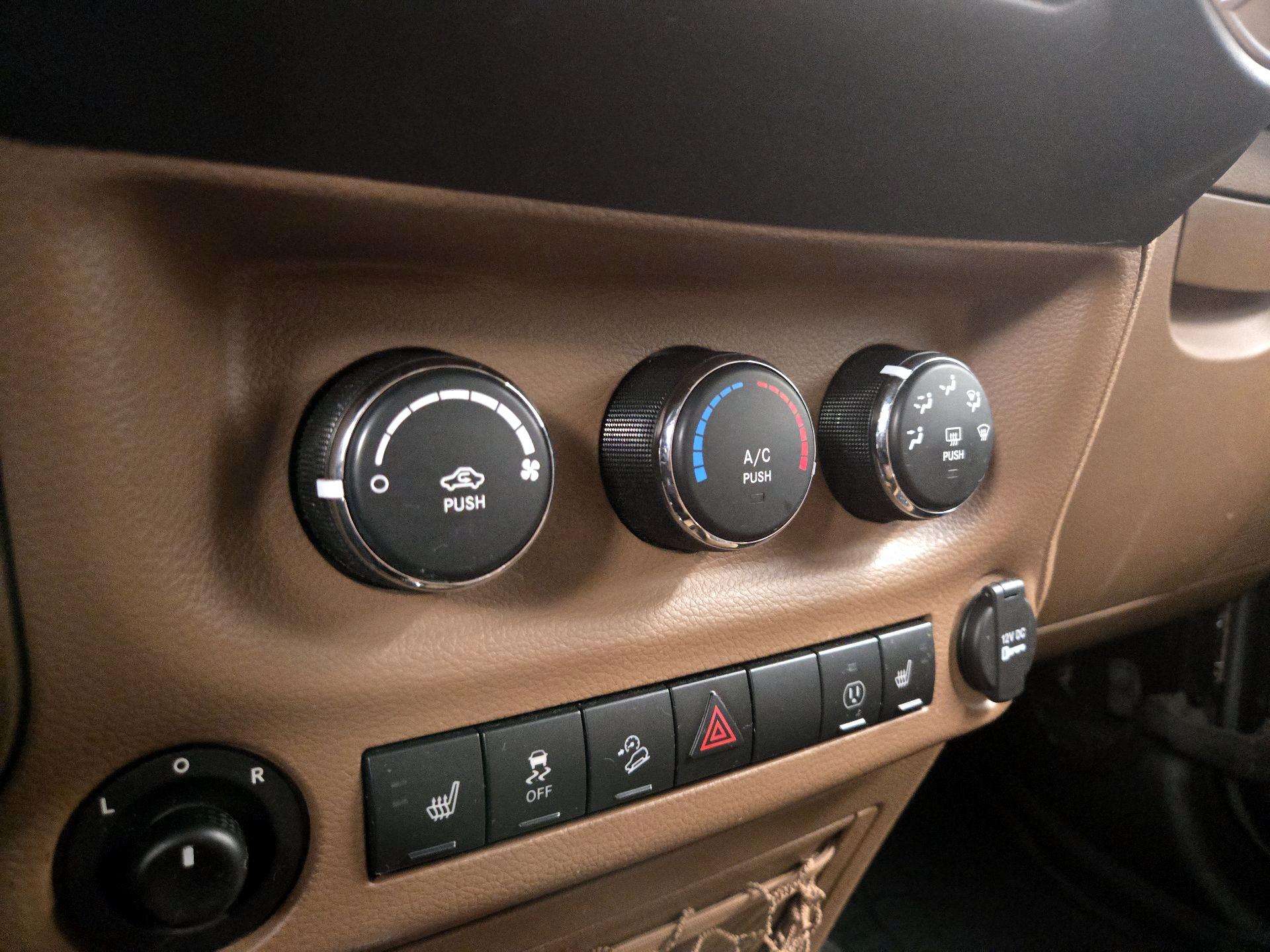 Thumbnail: 2015 Jeep Wrangler - 15