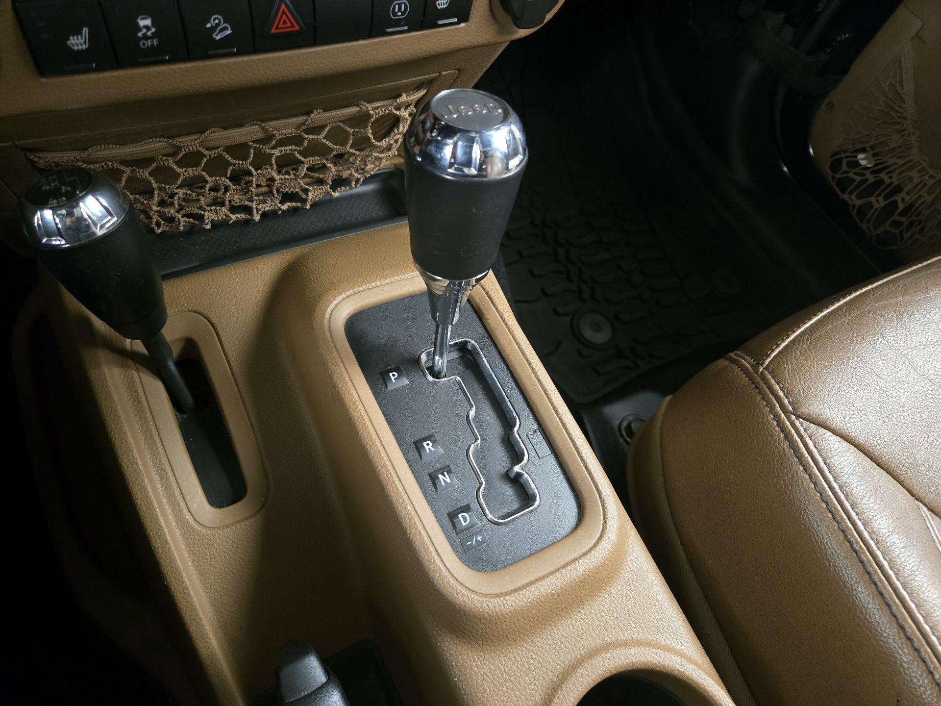 Thumbnail: 2015 Jeep Wrangler - 16