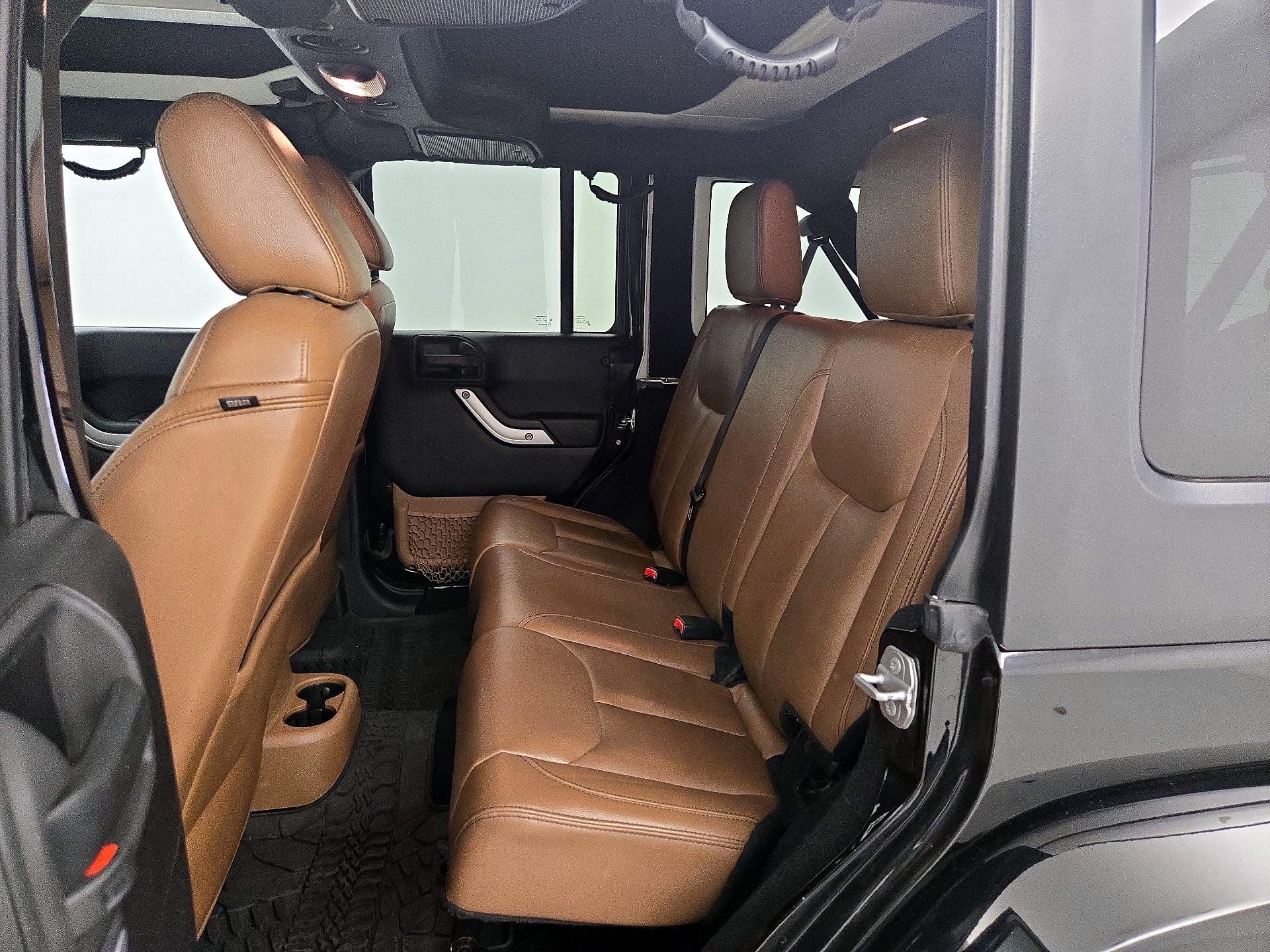 Thumbnail: 2015 Jeep Wrangler - 18