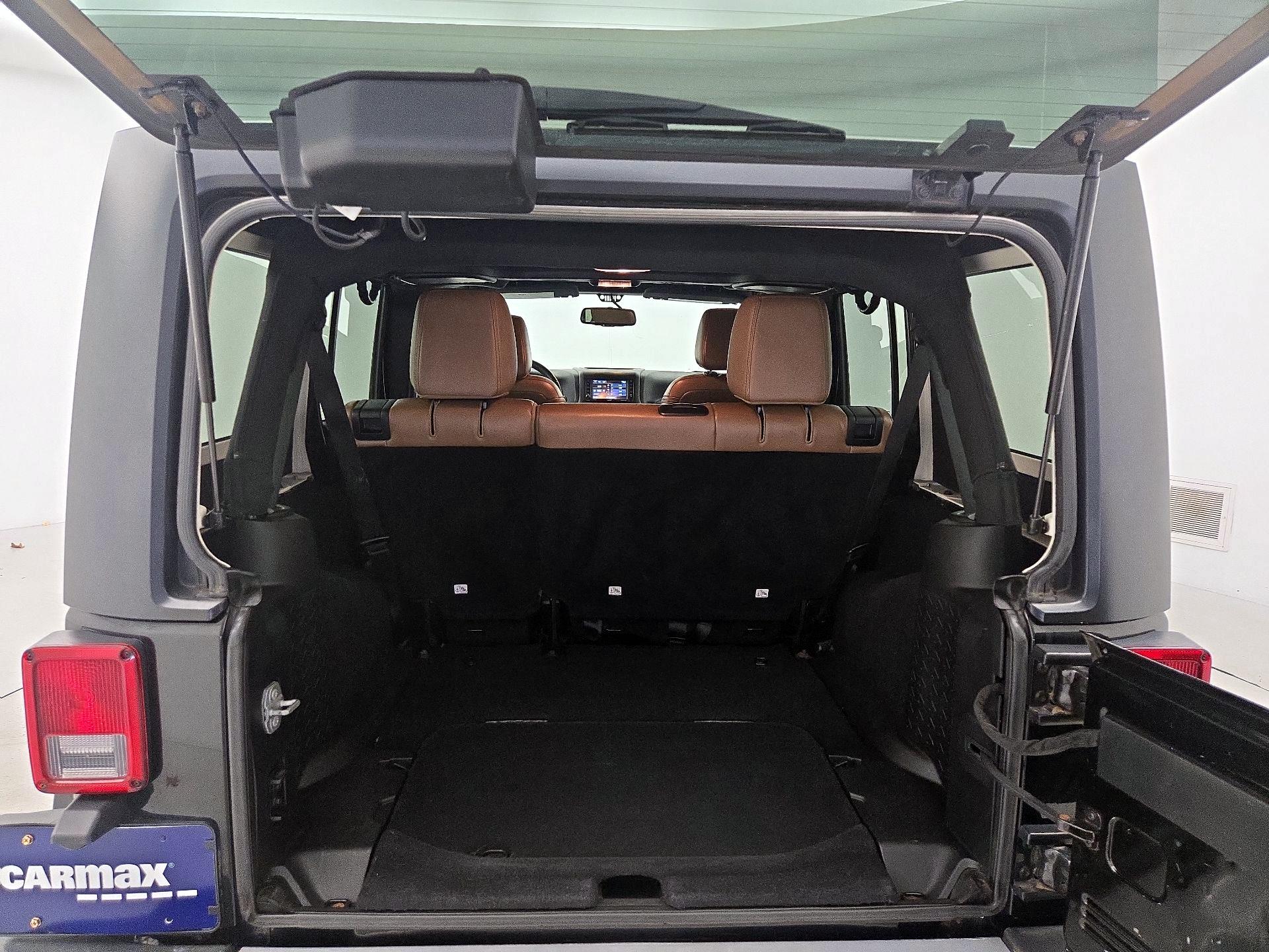 Thumbnail: 2015 Jeep Wrangler - 19