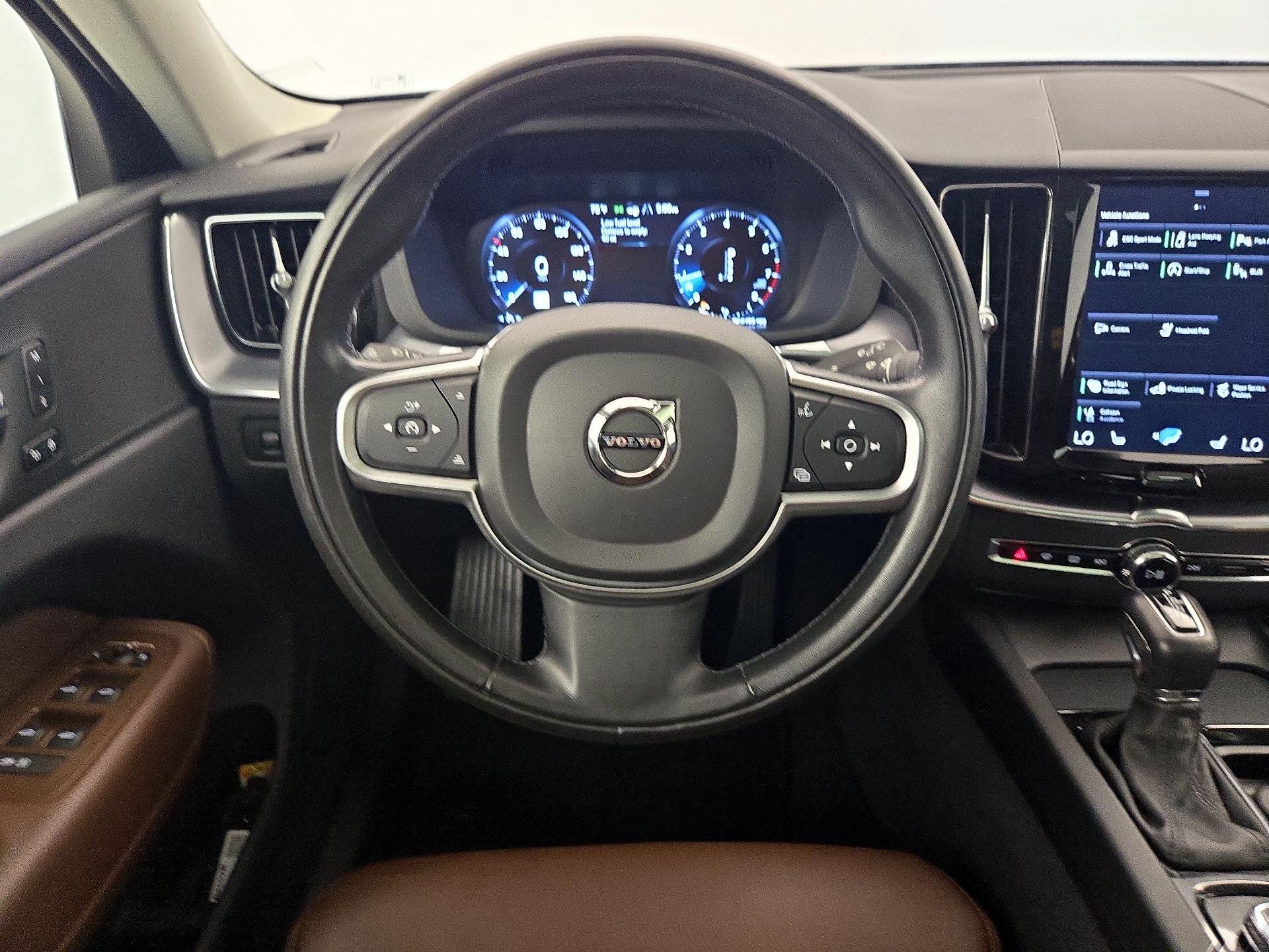 Thumbnail: 2020 Volvo XC60 - 10