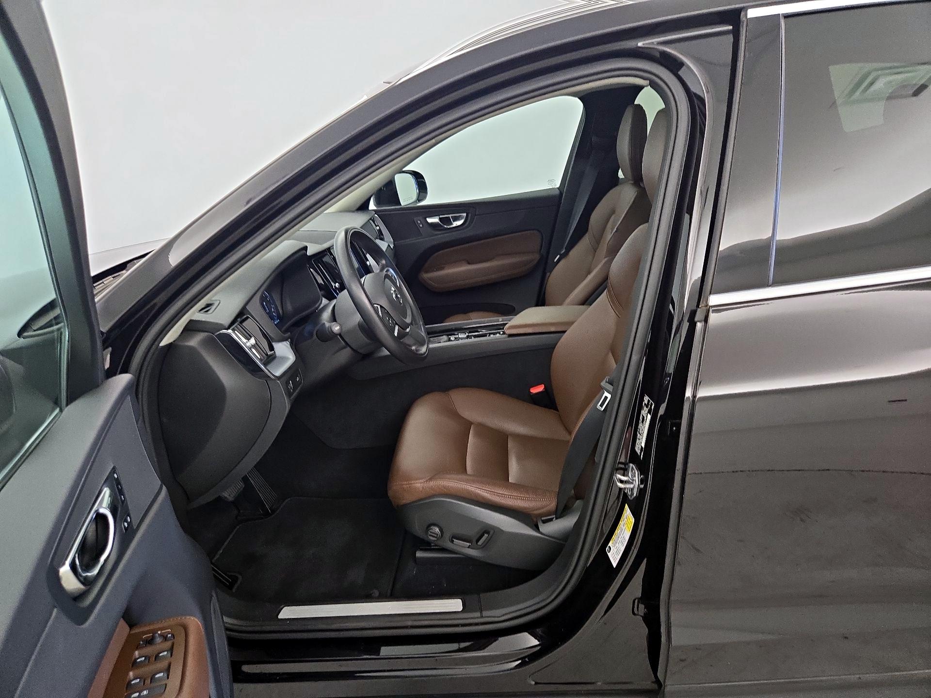Thumbnail: 2020 Volvo XC60 - 11
