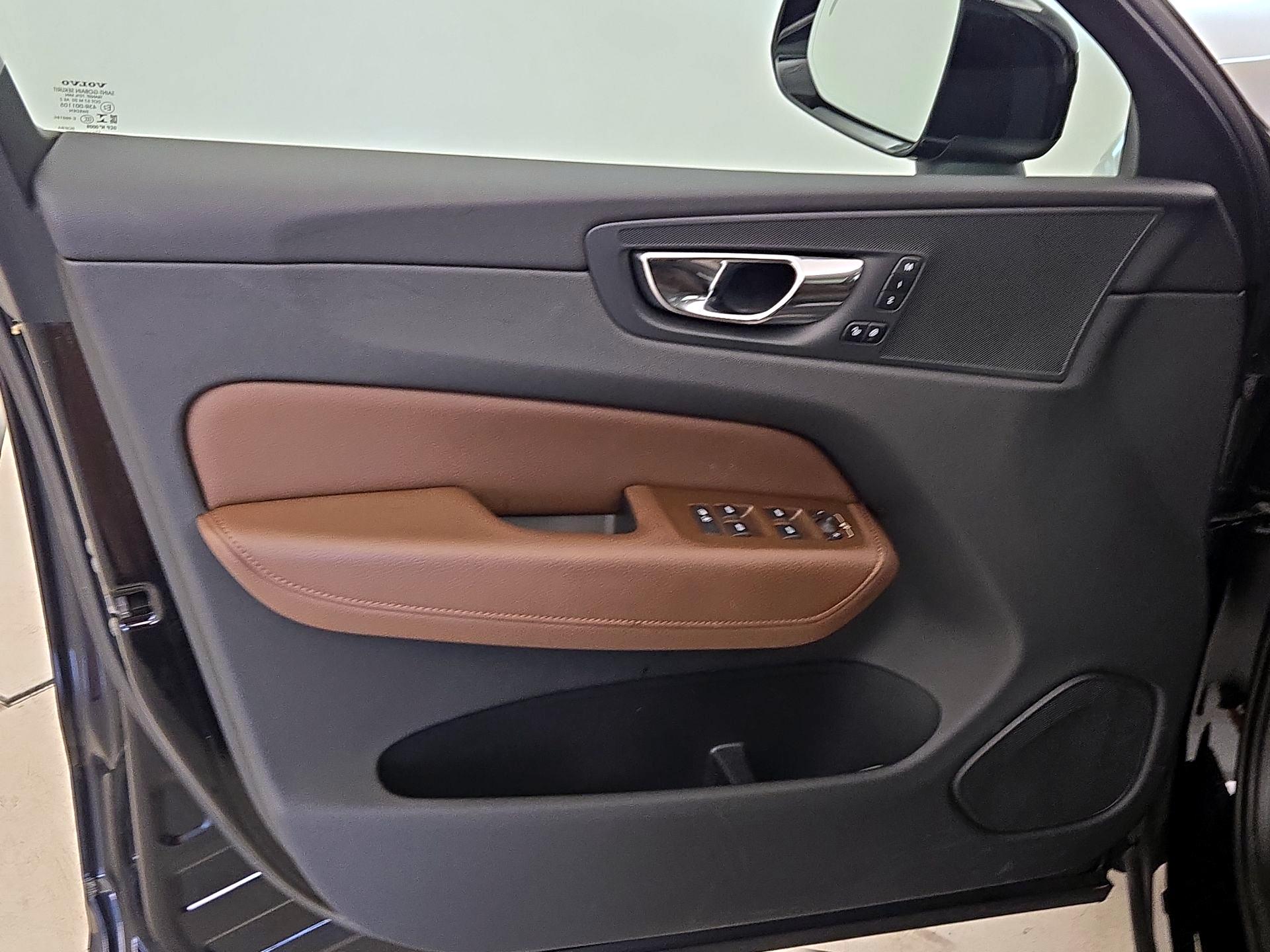 Thumbnail: 2020 Volvo XC60 - 12