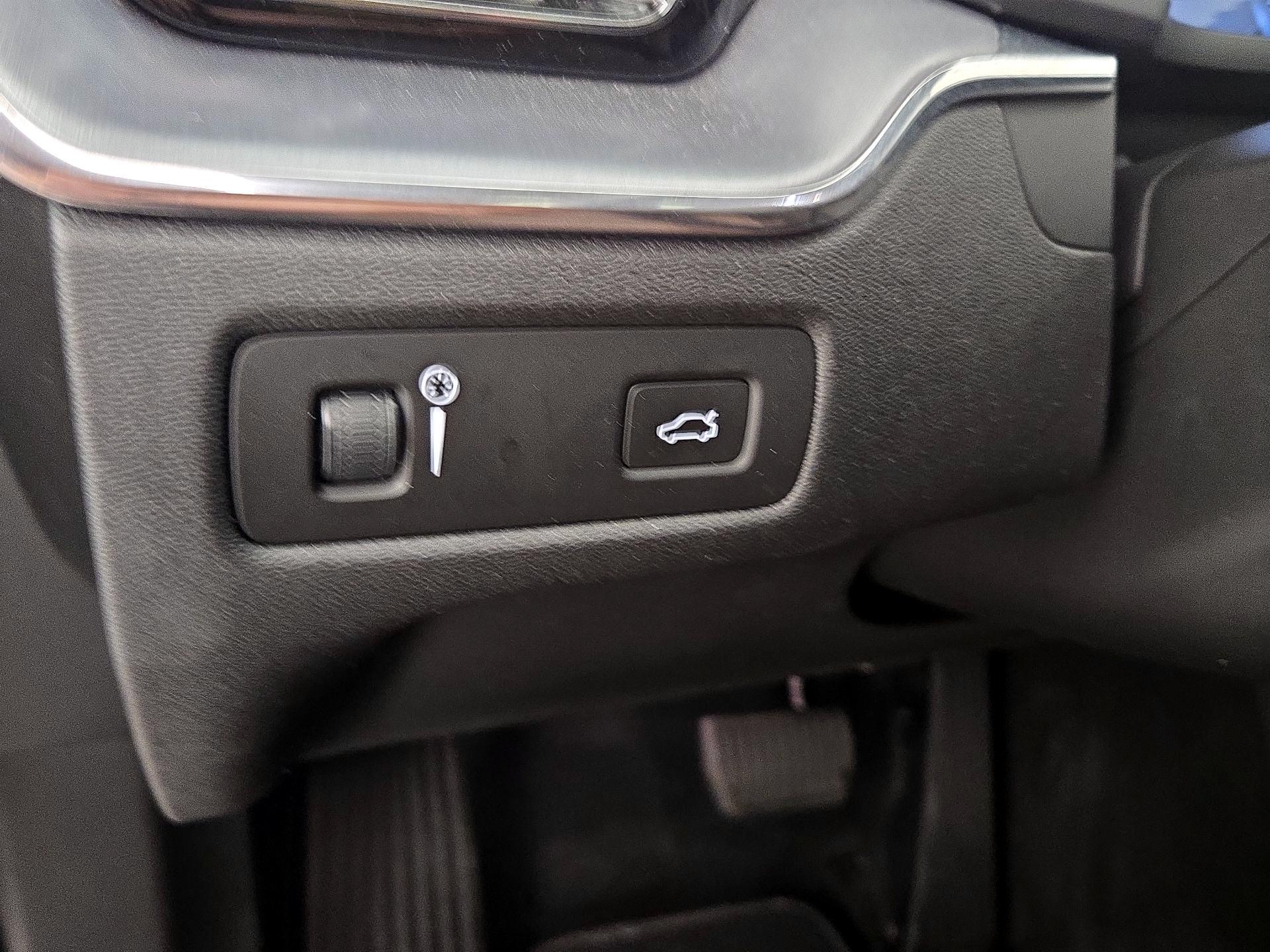 Thumbnail: 2020 Volvo XC60 - 13