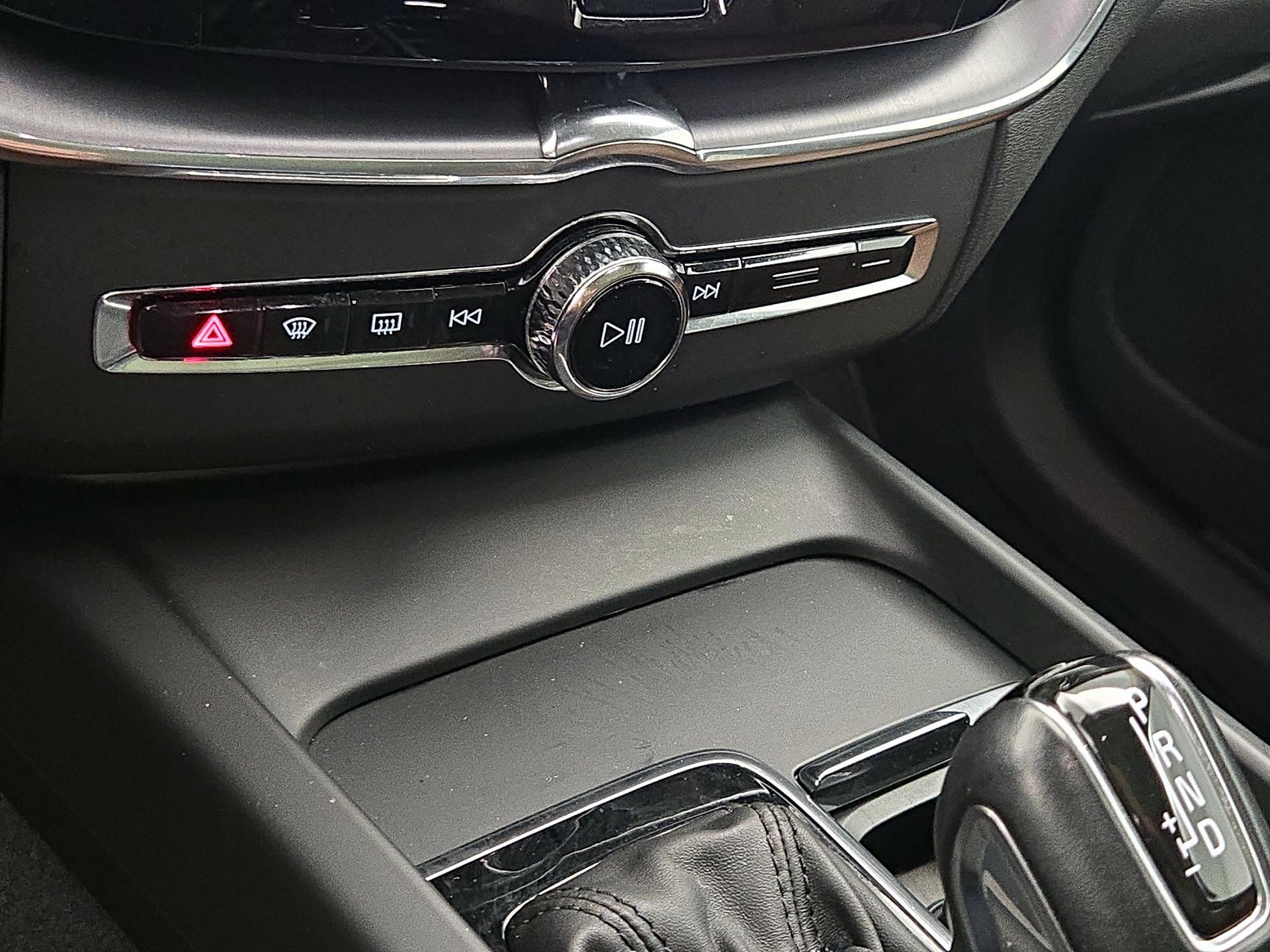 Thumbnail: 2020 Volvo XC60 - 16