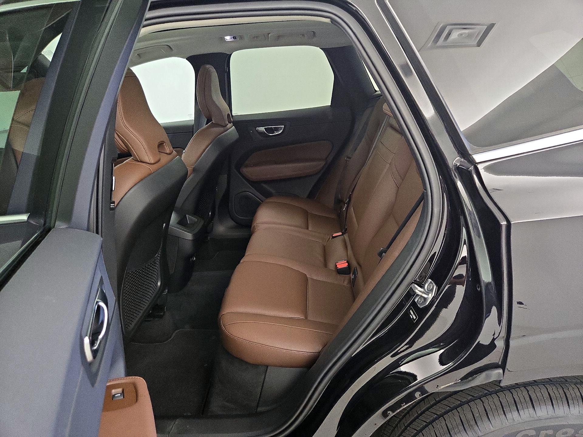 Thumbnail: 2020 Volvo XC60 - 20