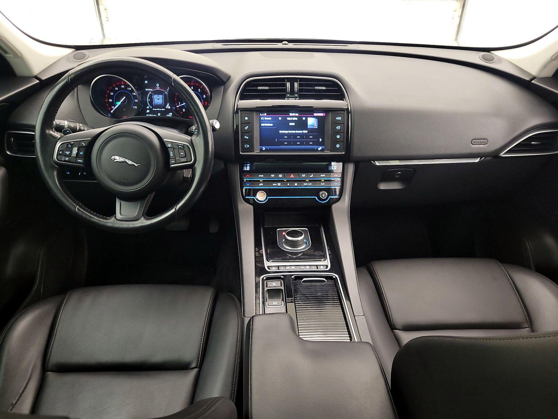 Thumbnail: 2018 Jaguar F-Pace - 9