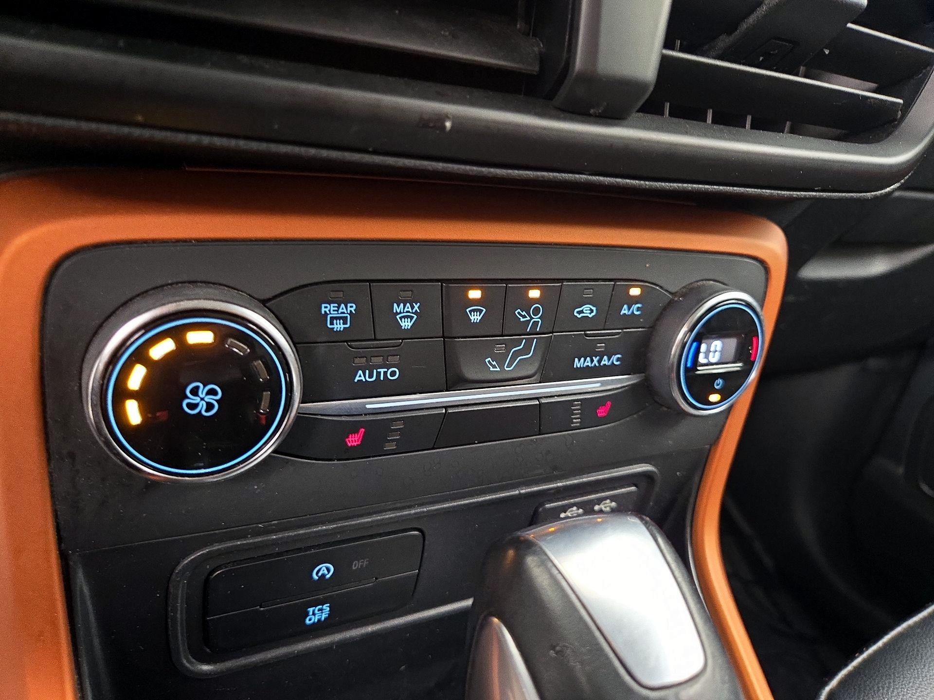 Thumbnail: 2018 Ford EcoSport - 17