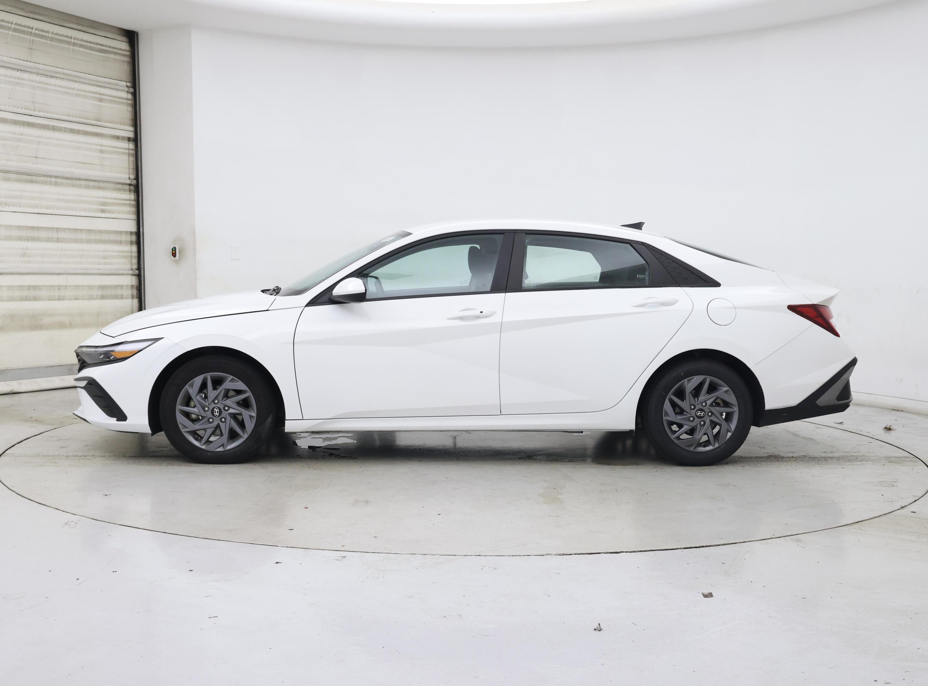 Thumbnail: 2024 Hyundai Elantra - 3