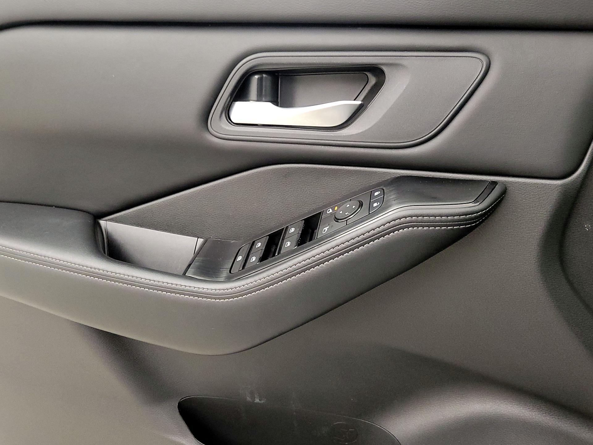 Thumbnail: 2025 Nissan Rogue - 10