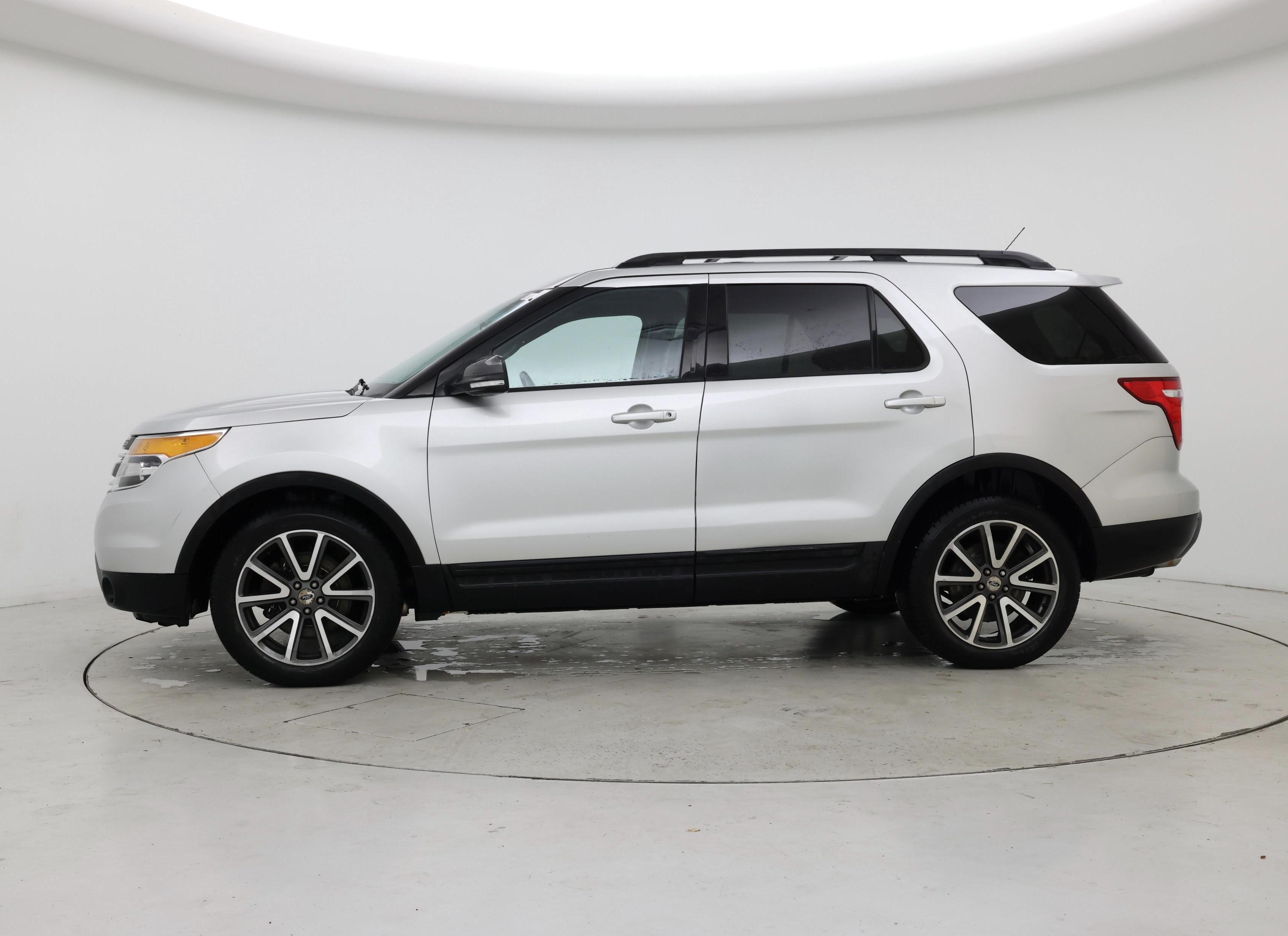 Thumbnail: 2015 Ford Explorer - 3