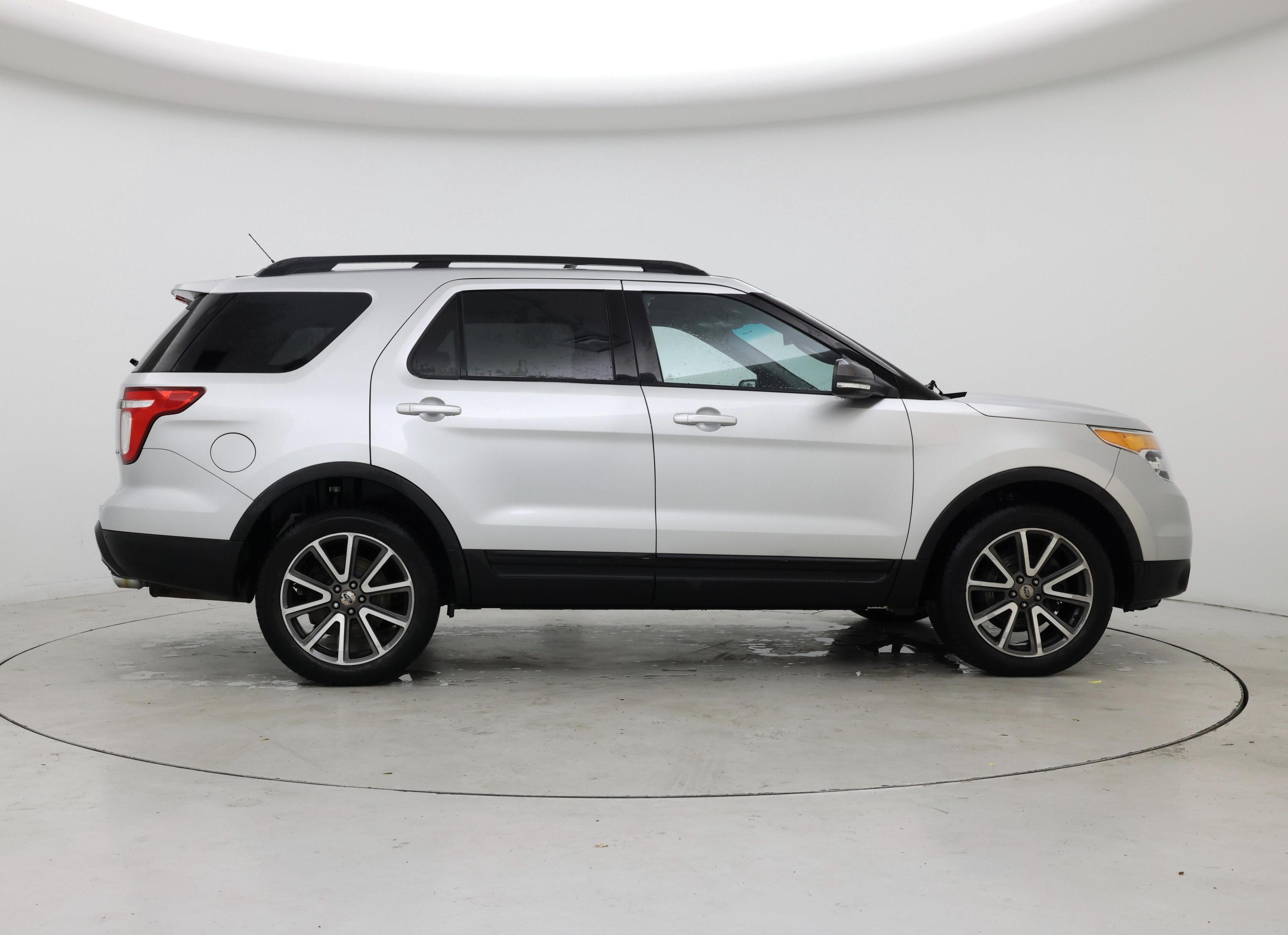 Thumbnail: 2015 Ford Explorer - 7