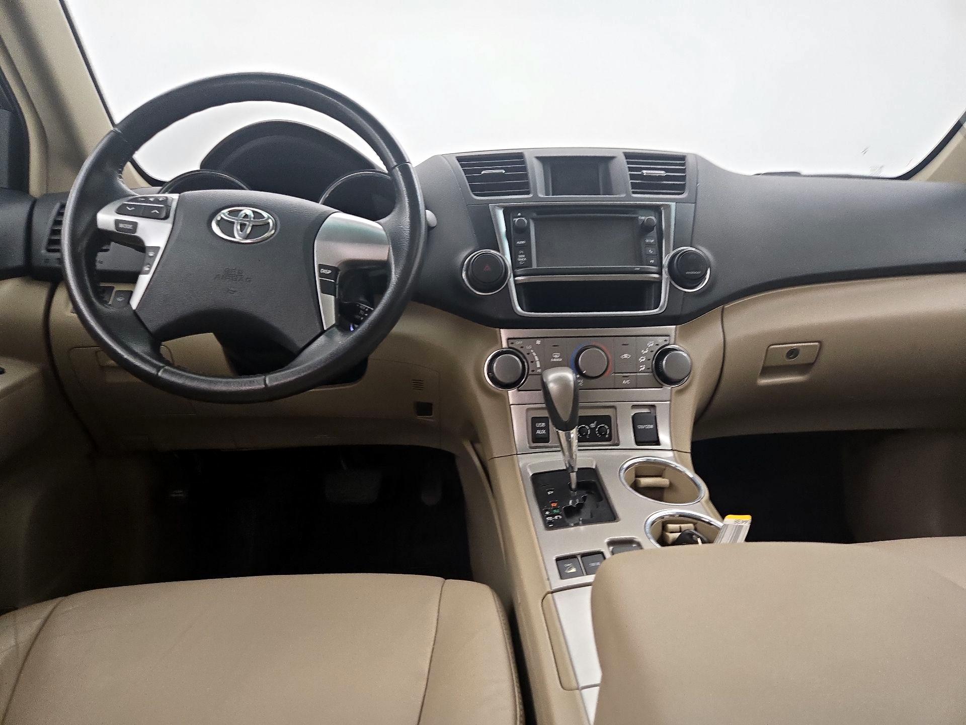 Thumbnail: 2013 Toyota Highlander - 9