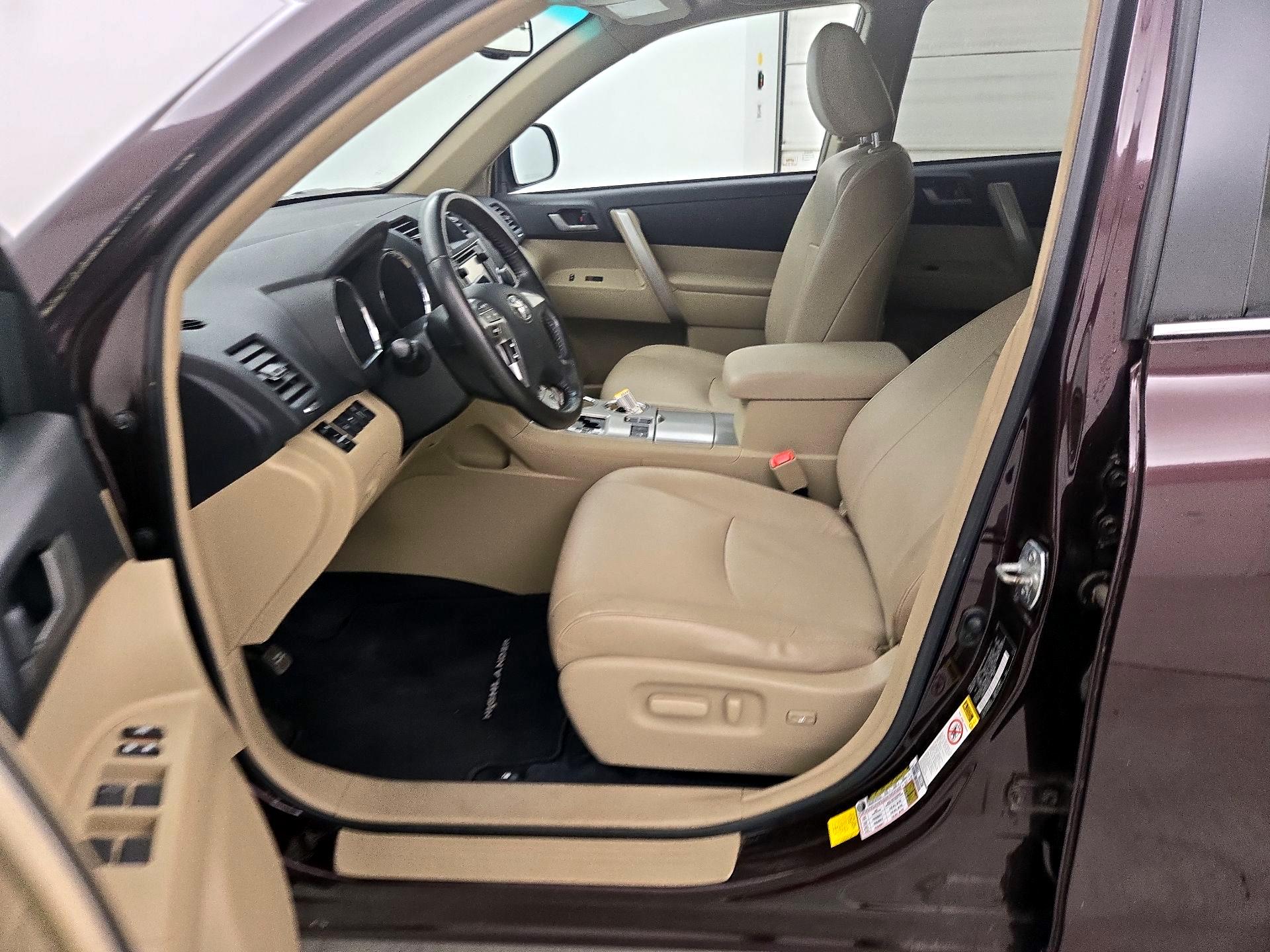 Thumbnail: 2013 Toyota Highlander - 11
