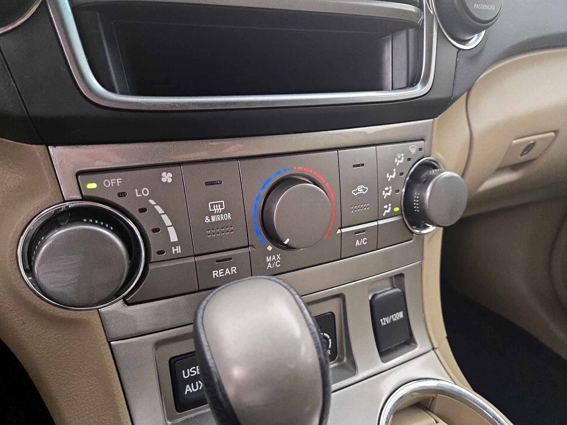Thumbnail: 2013 Toyota Highlander - 16