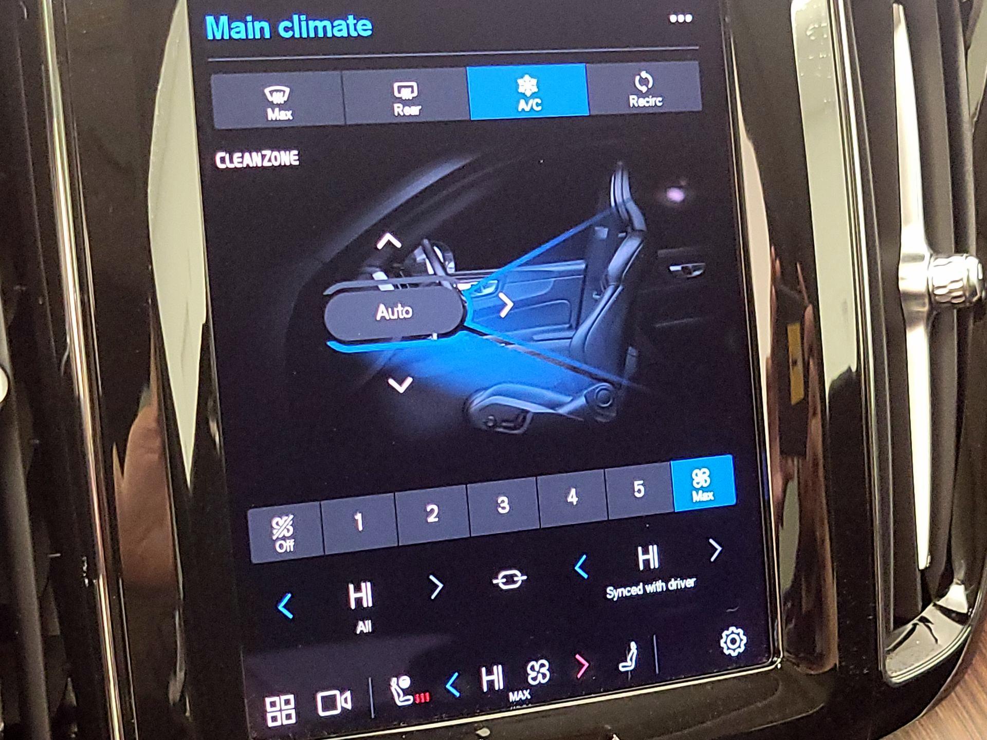 Thumbnail: 2023 Volvo XC60 - 15