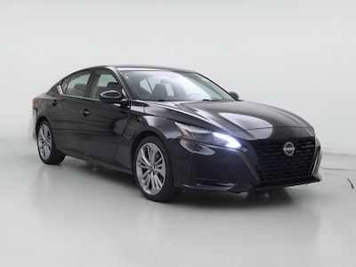 Black 2023 Nissan Altima SR