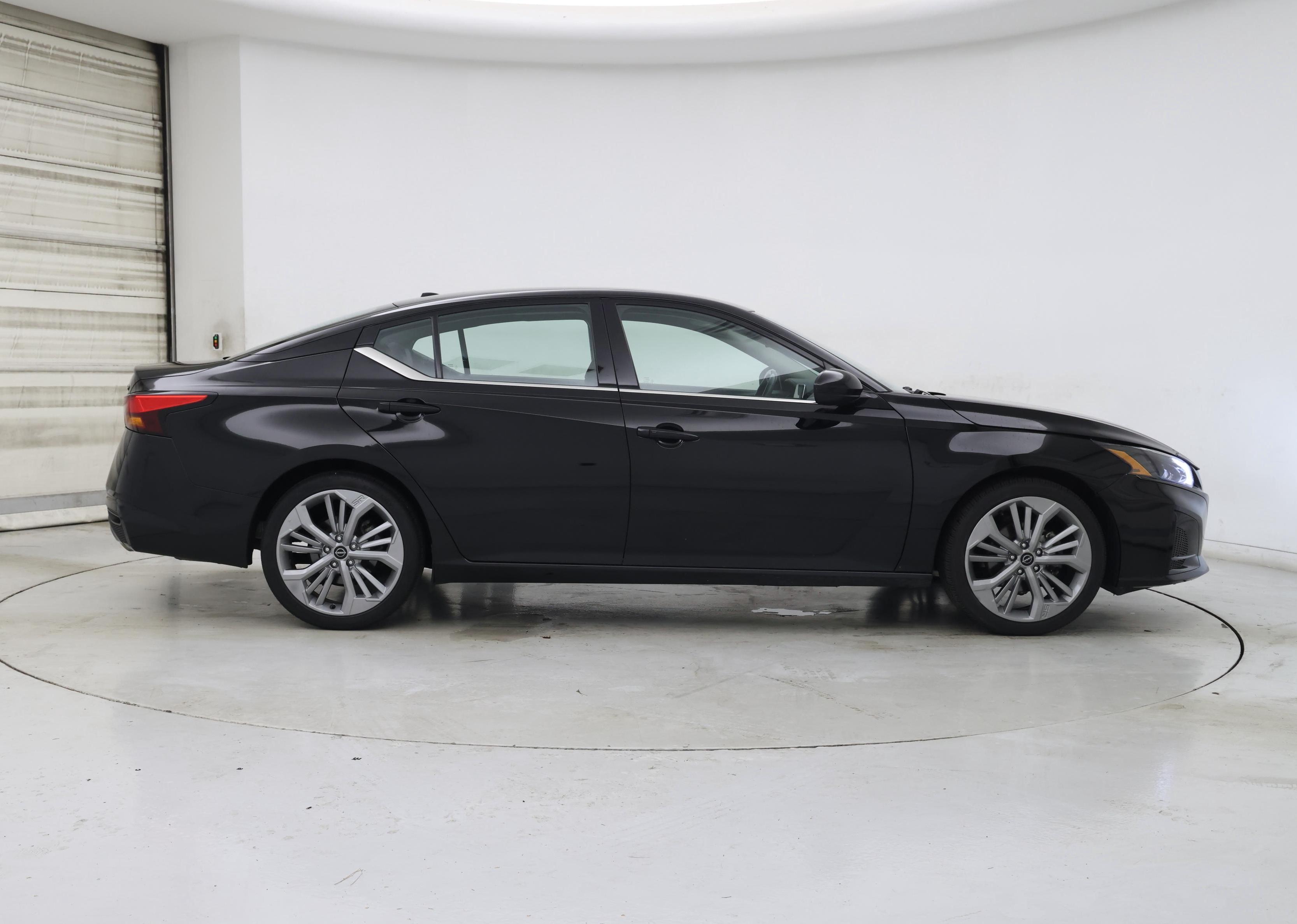 Thumbnail: 2023 Nissan Altima - 7