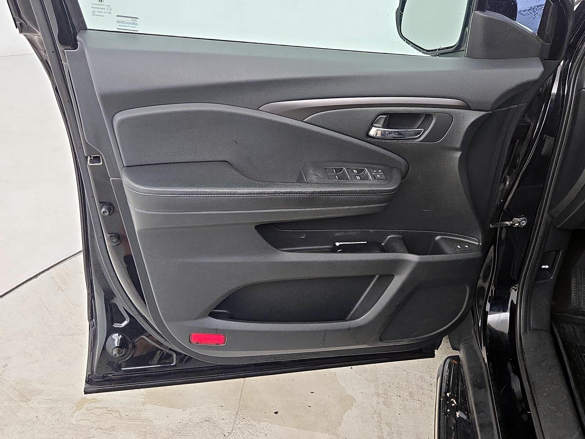Thumbnail: 2018 Honda Pilot - 12