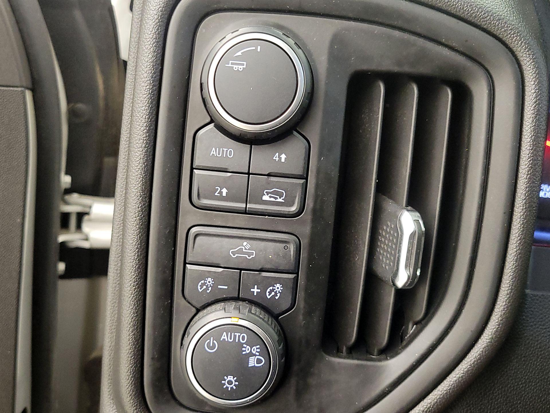 Thumbnail: 2020 Chevrolet Silverado 1500 - 13