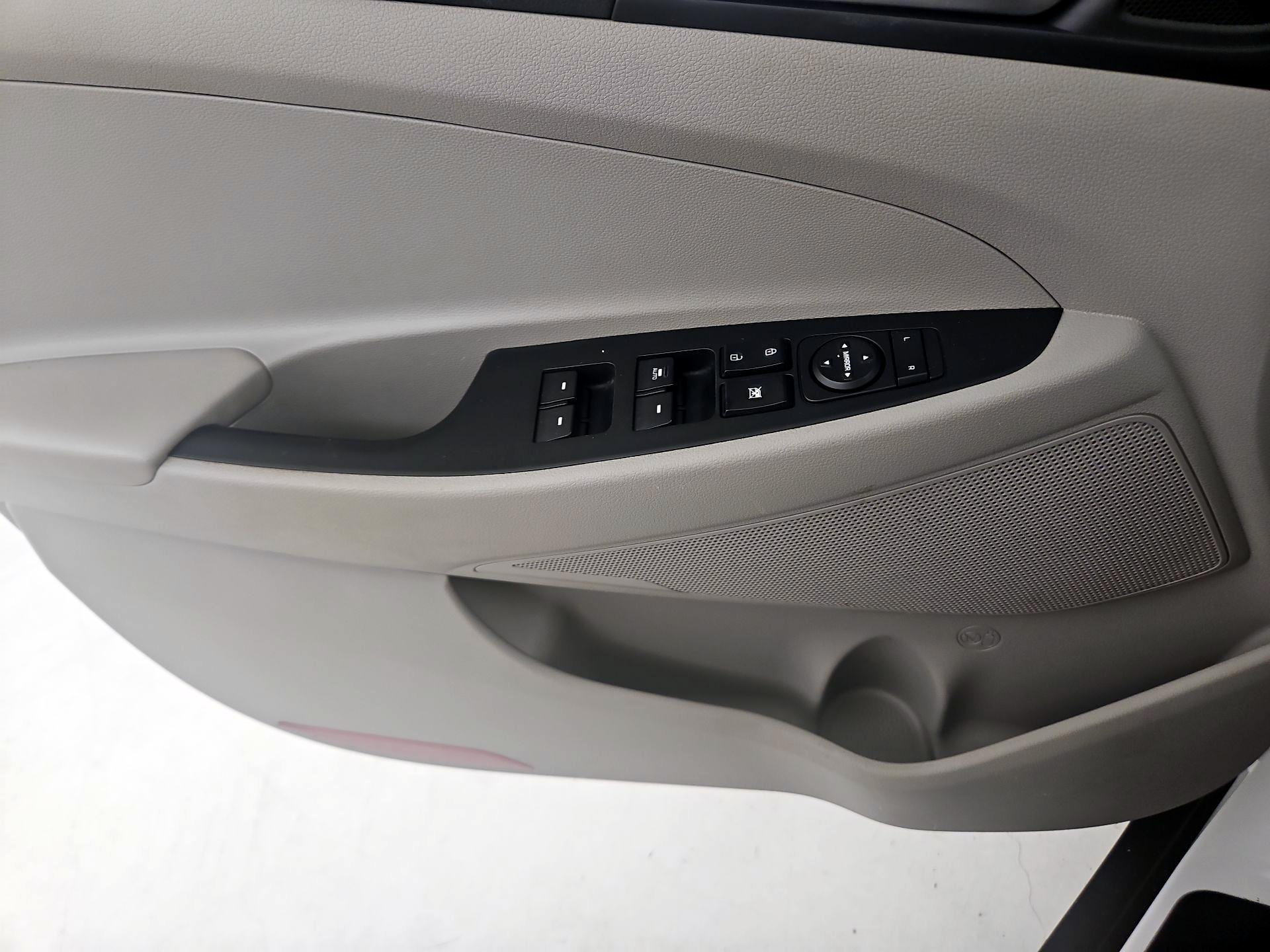 Thumbnail: 2019 Hyundai Tucson - 12