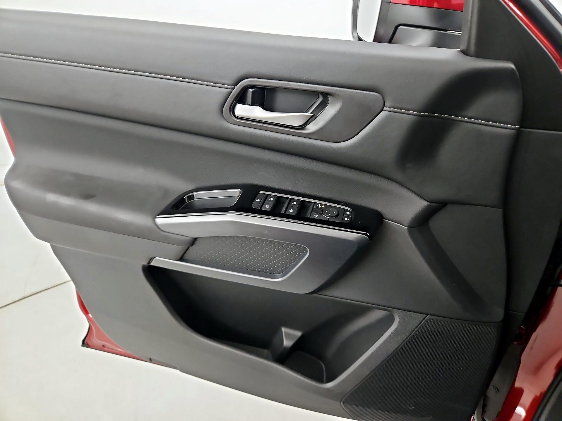 Thumbnail: 2025 Nissan Pathfinder - 12