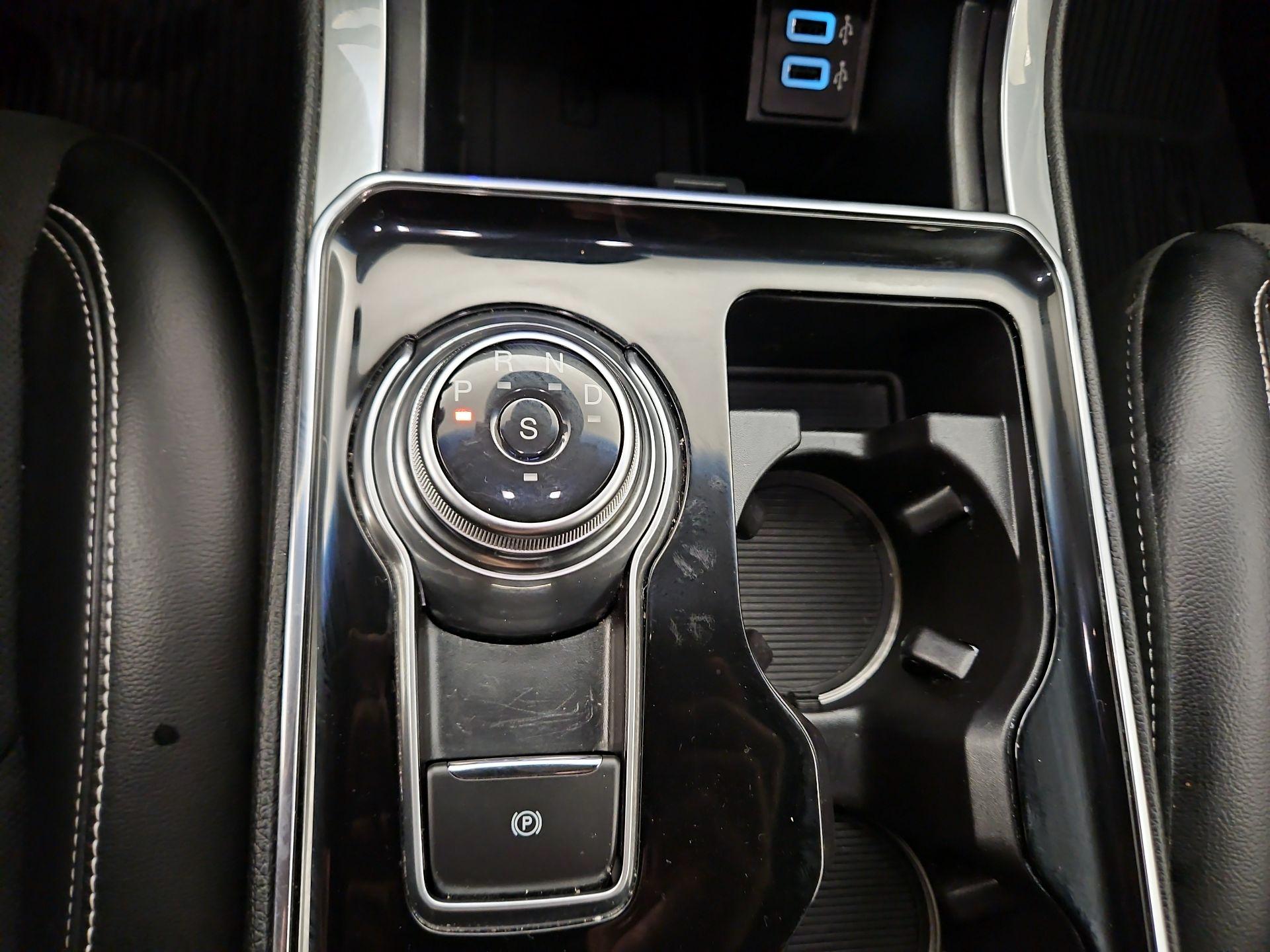 Thumbnail: 2019 Ford Edge - 18