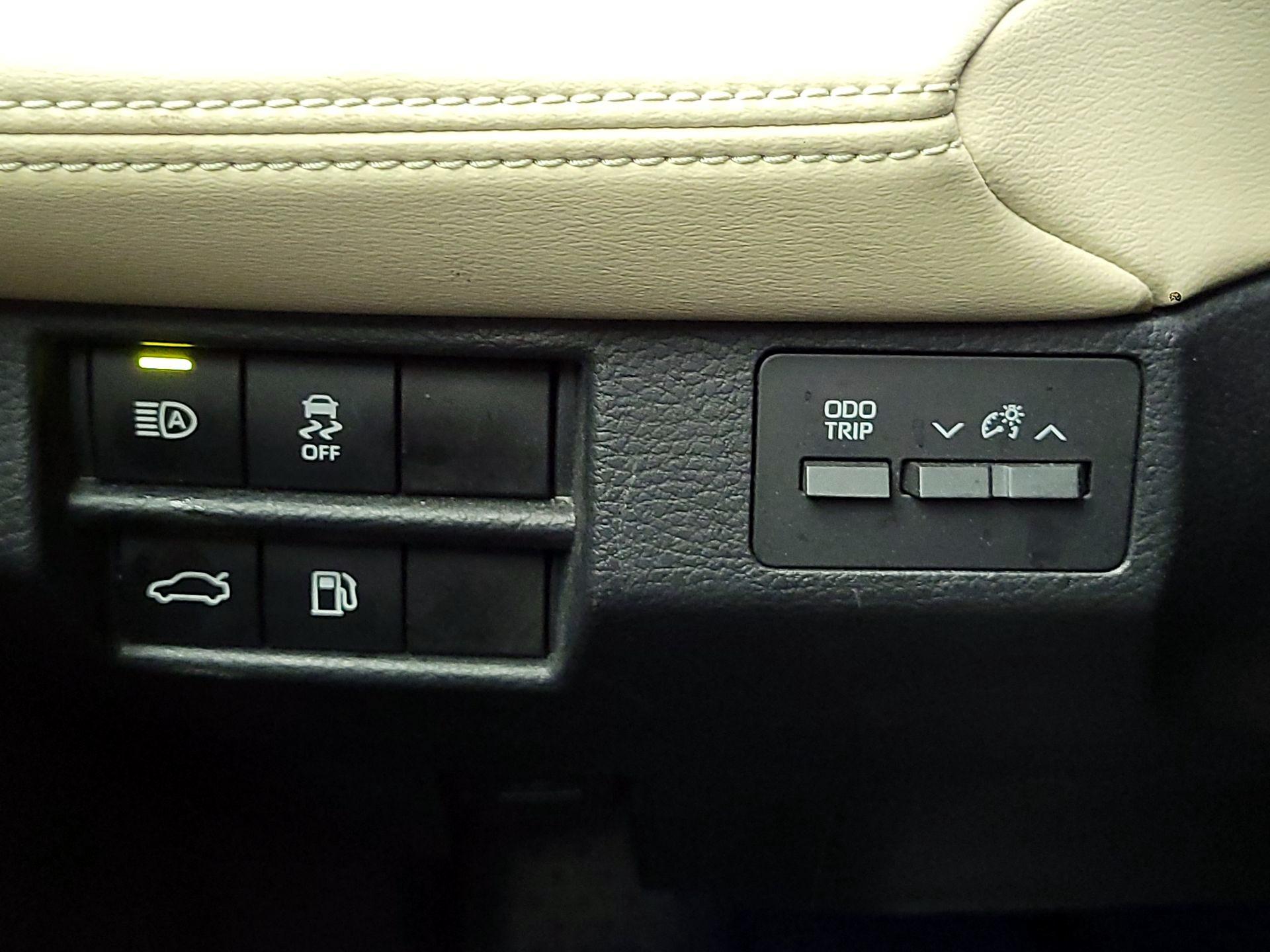 Thumbnail: 2019 Toyota Avalon - 13