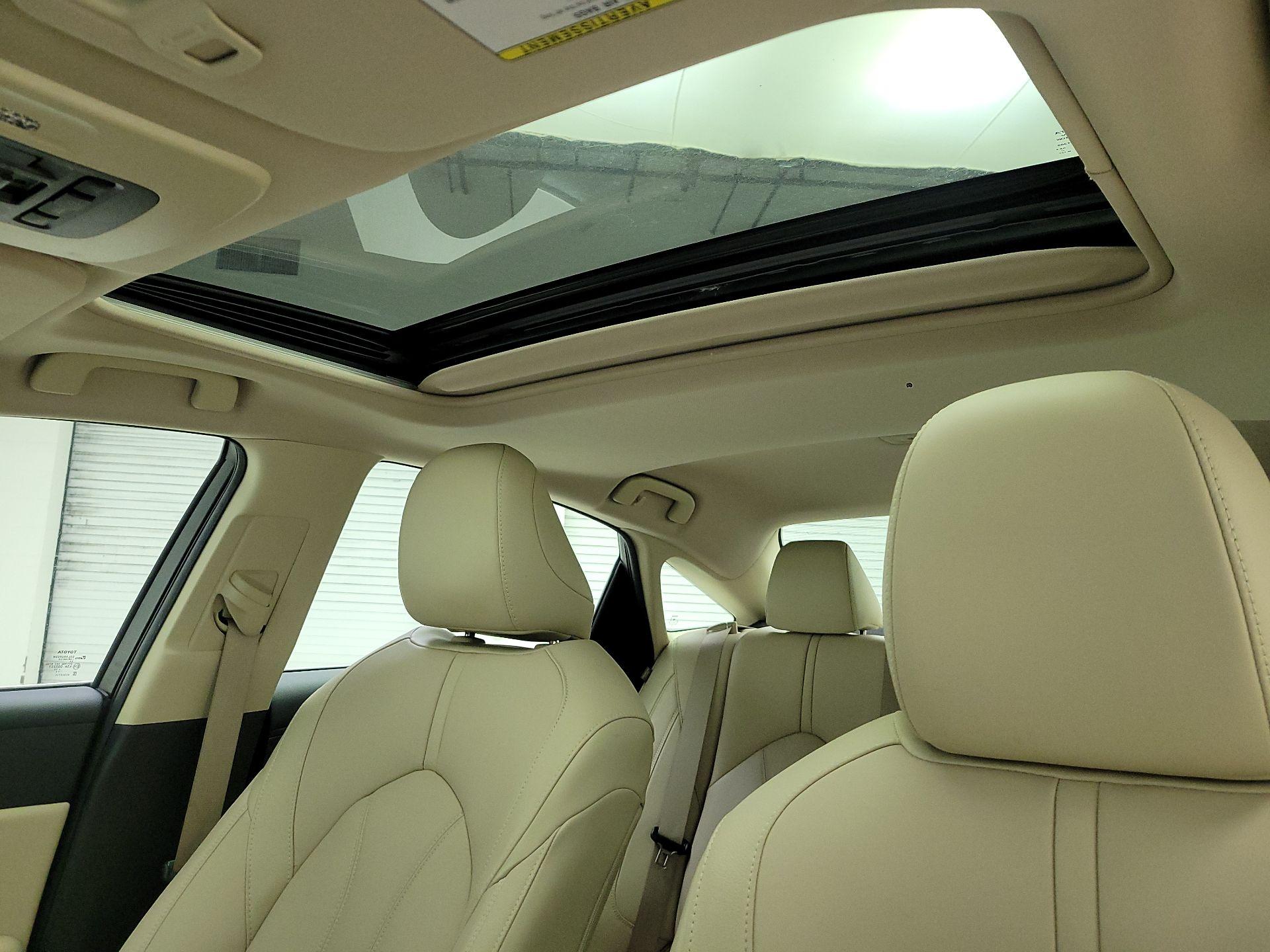 Thumbnail: 2019 Toyota Avalon - 20