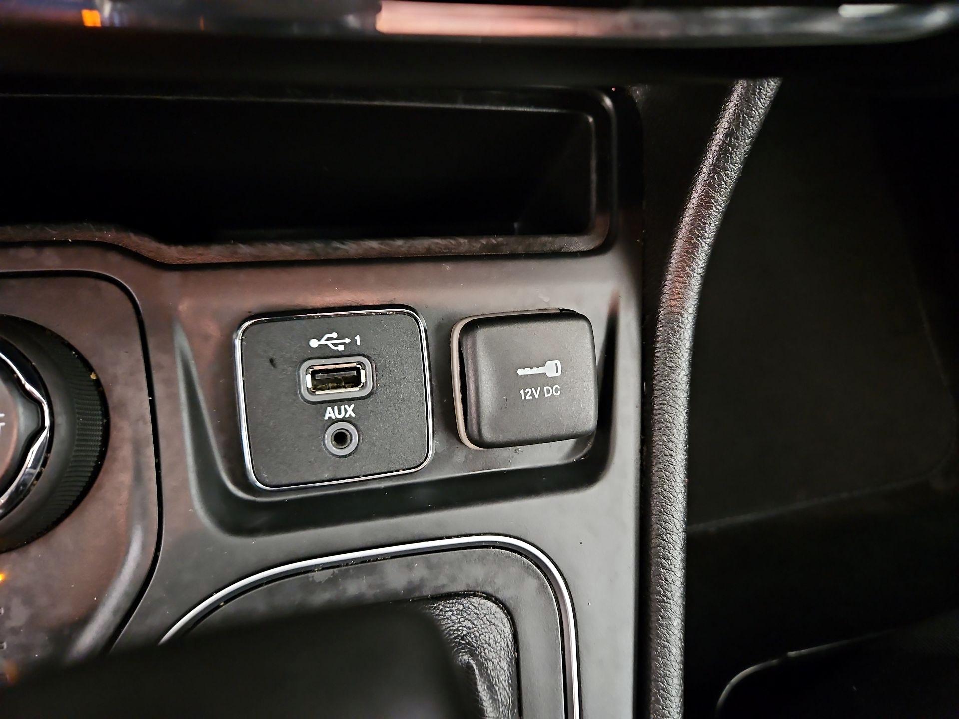 Thumbnail: 2021 Jeep Cherokee - 18
