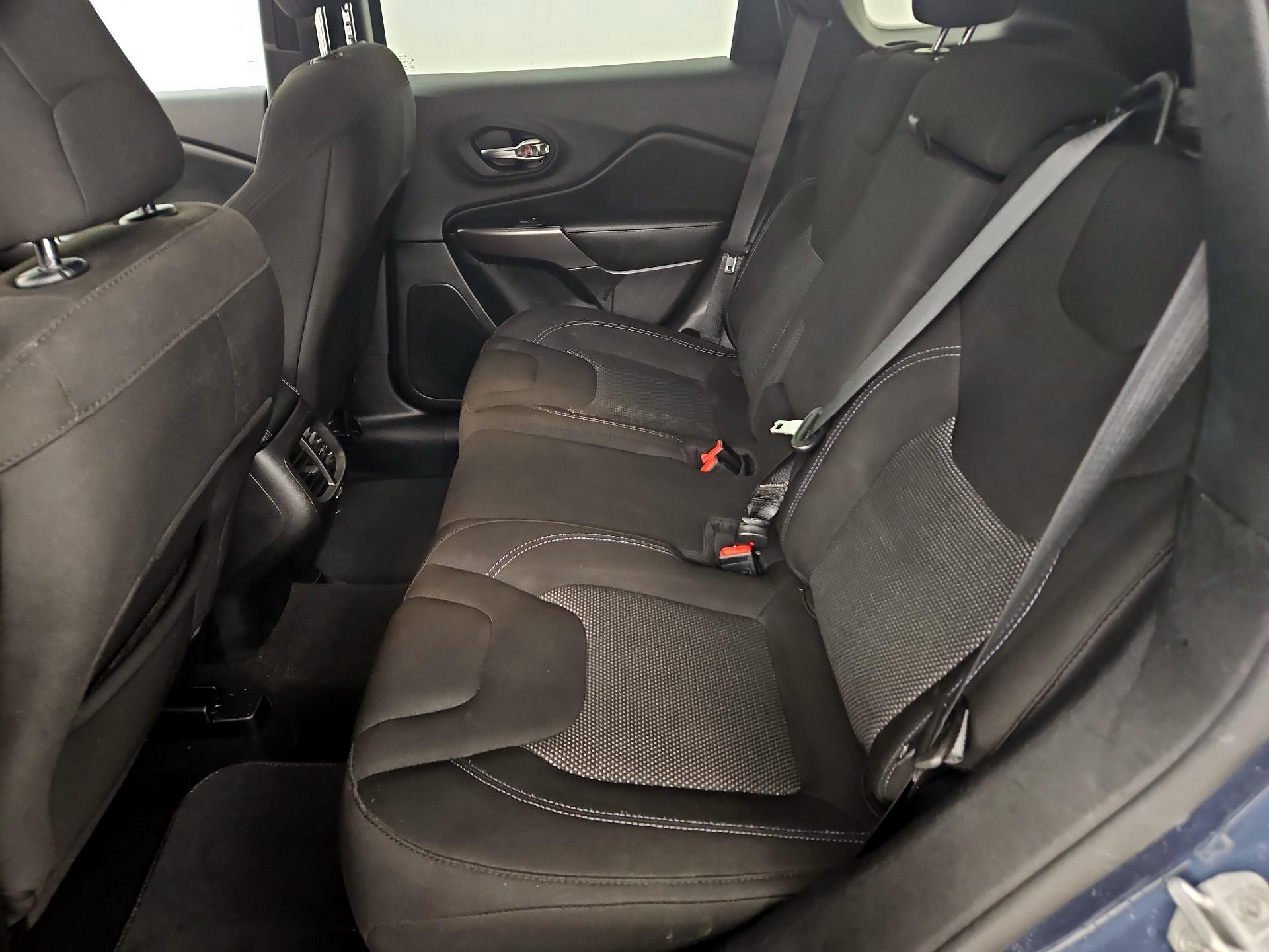 Thumbnail: 2021 Jeep Cherokee - 19