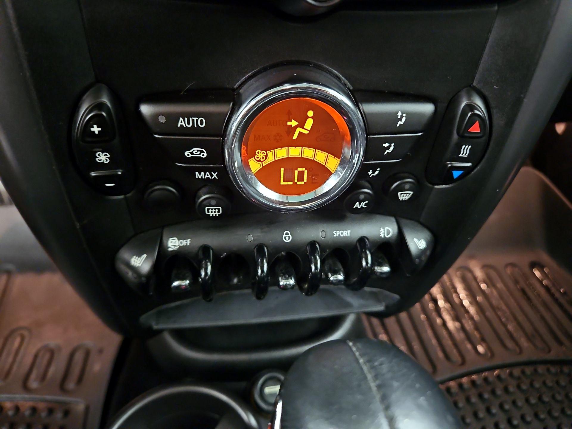 Thumbnail: 2015 MINI Cooper Countryman - 14