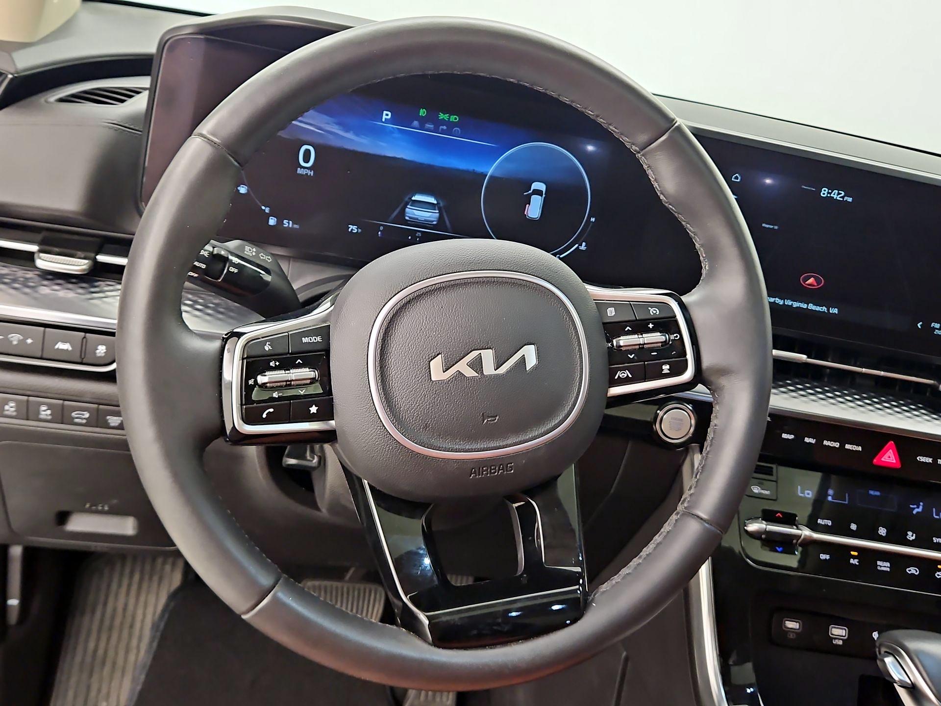 Thumbnail: 2023 Kia Carnival - 10