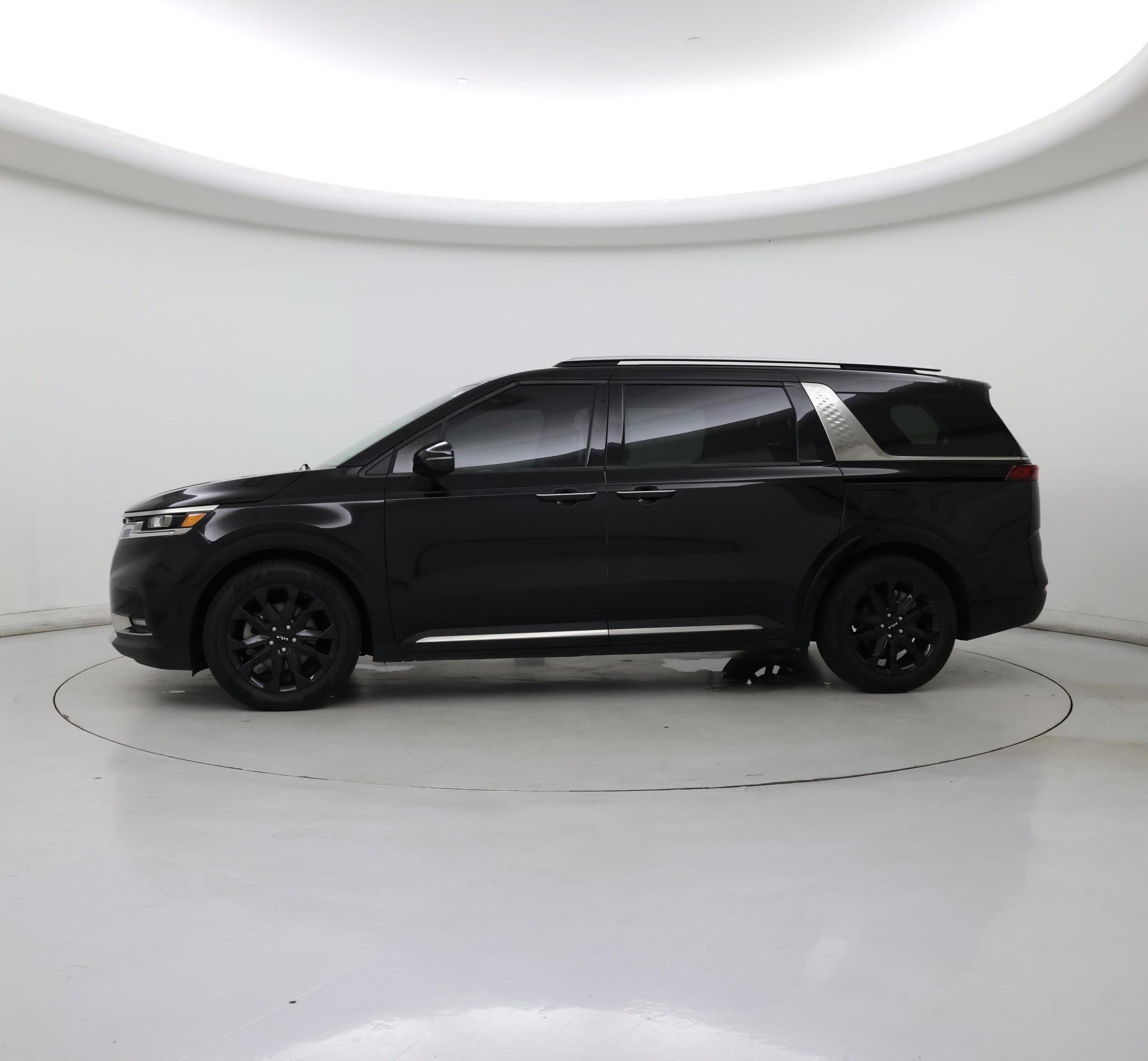 Thumbnail: 2023 Kia Carnival - 3