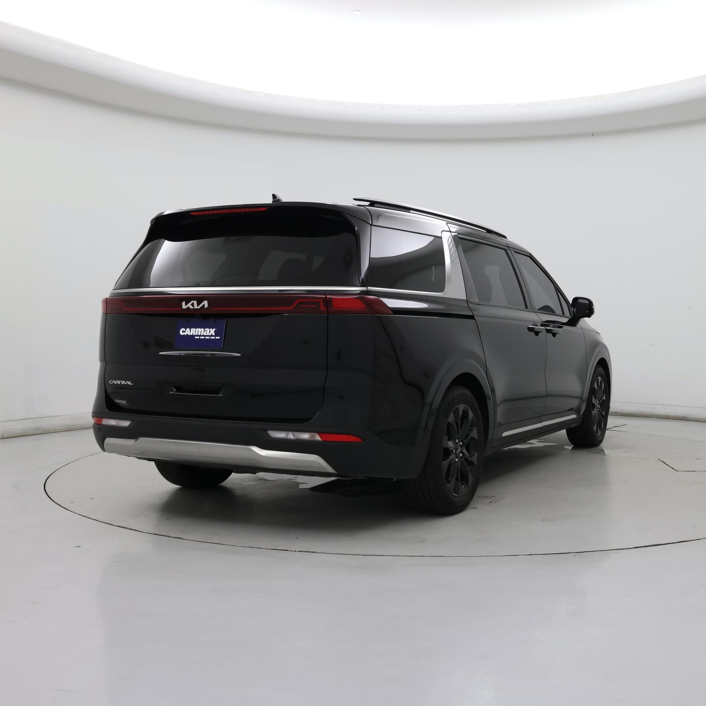 Thumbnail: 2023 Kia Carnival - 8