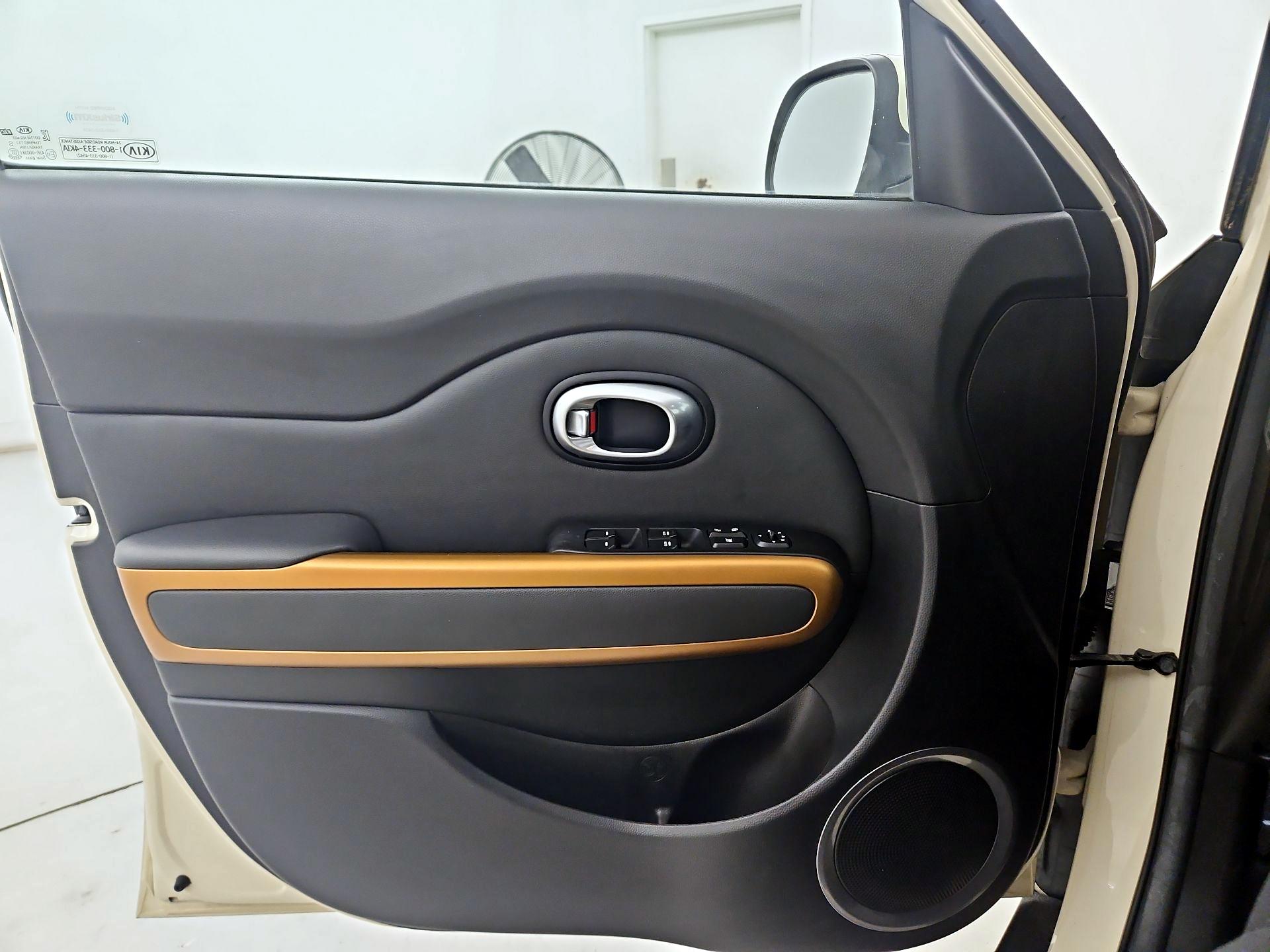 Thumbnail: 2015 Kia Soul - 12