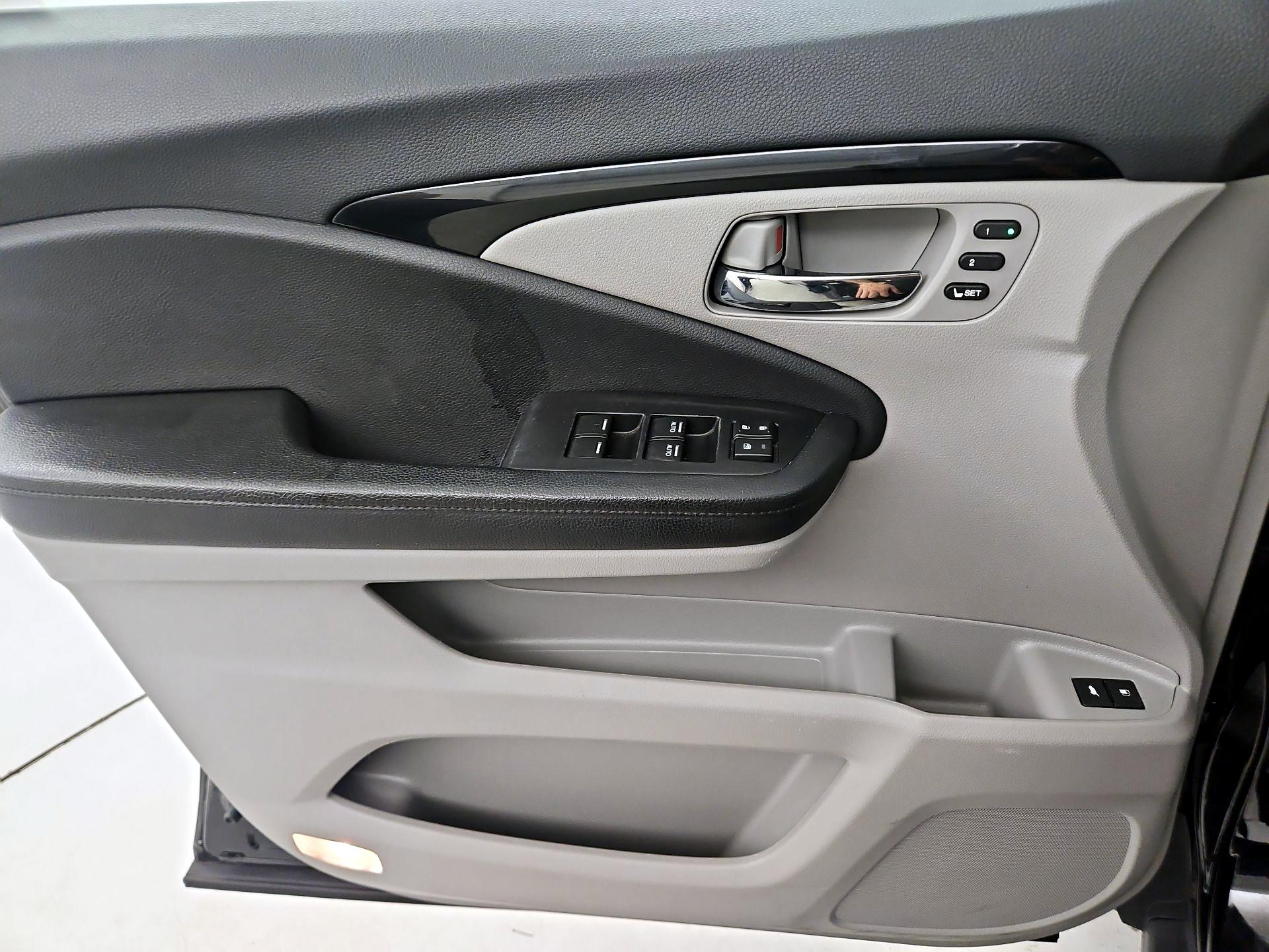 Thumbnail: 2019 Honda Pilot - 12