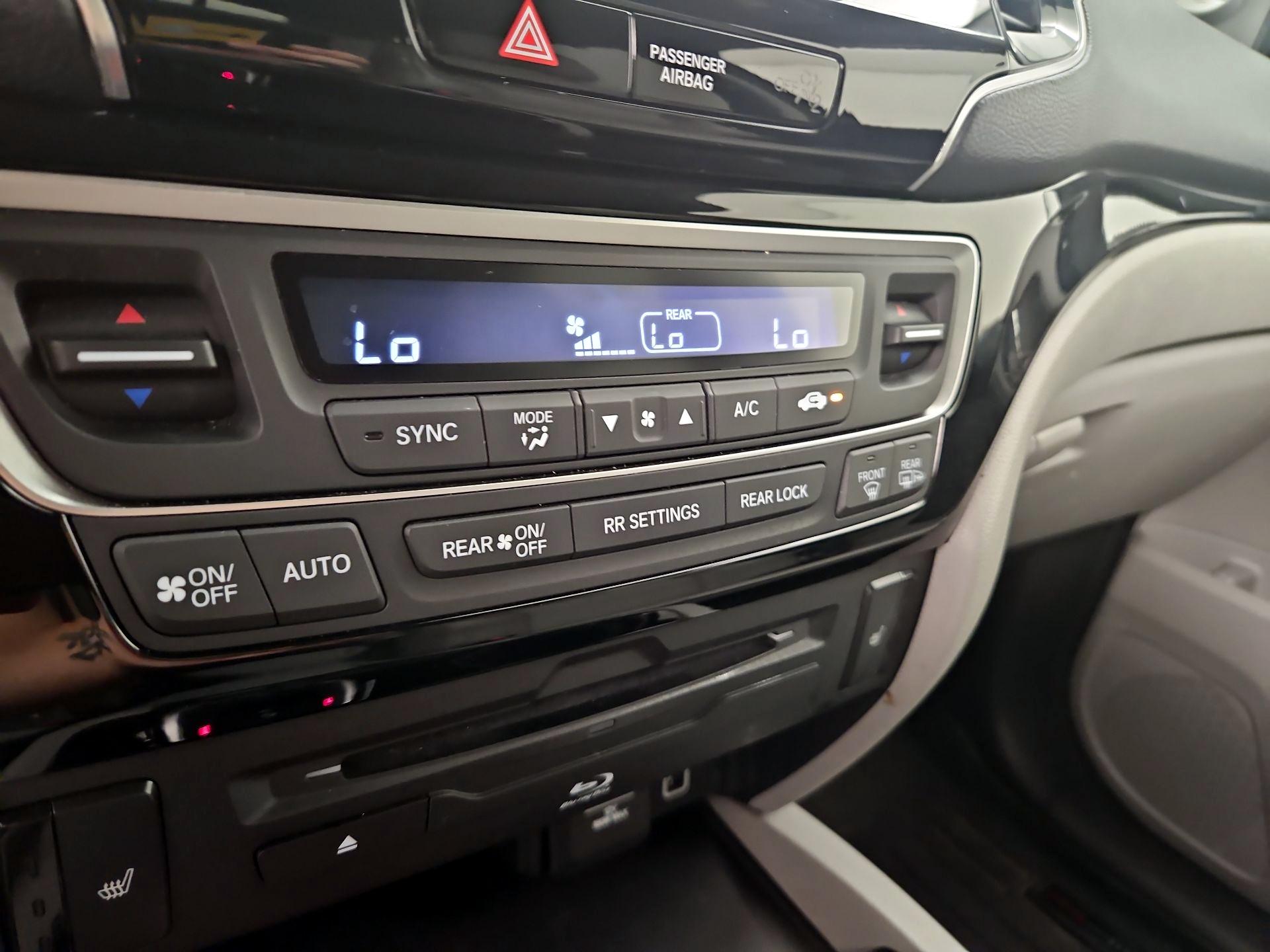 Thumbnail: 2019 Honda Pilot - 17