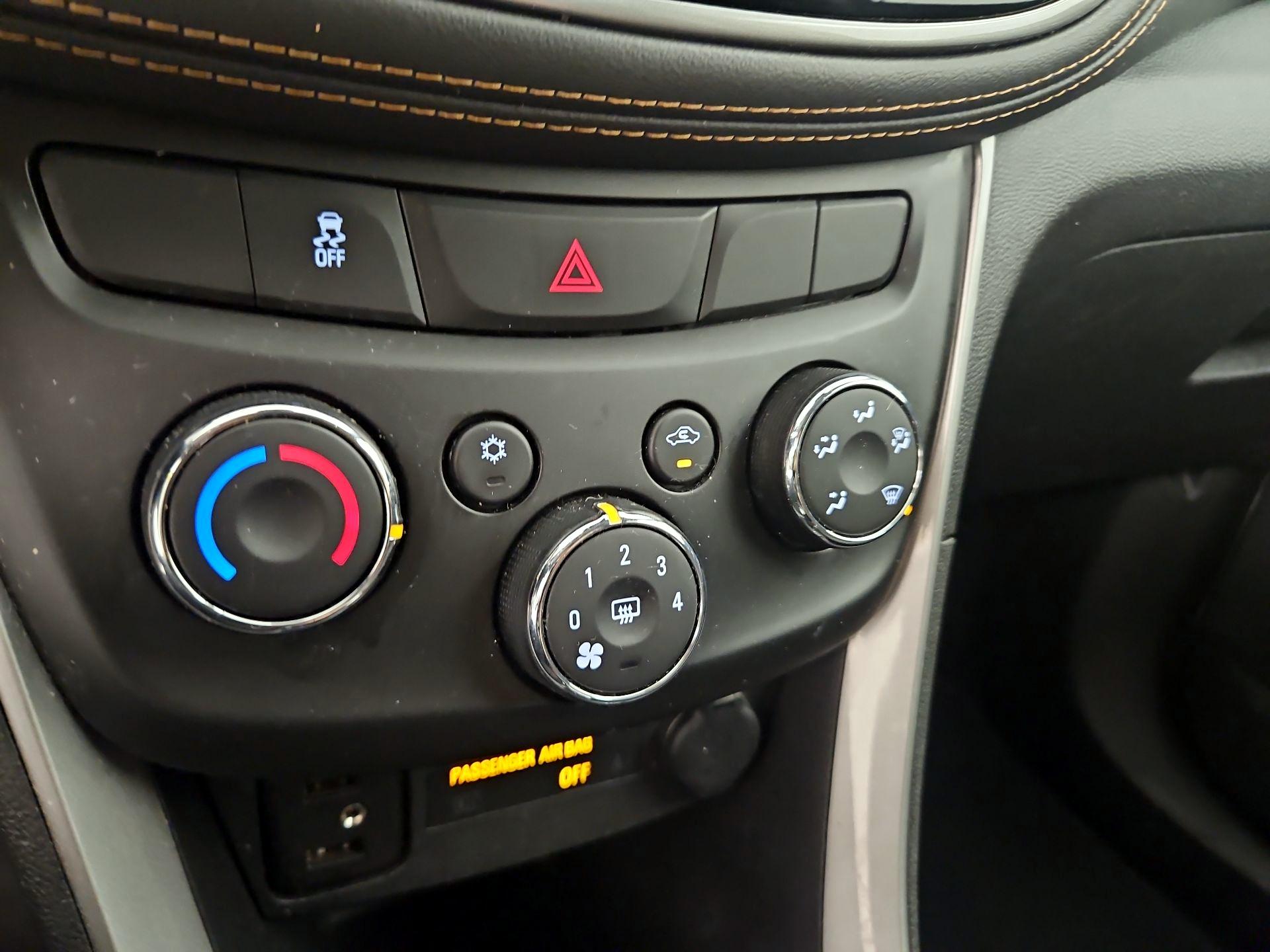 Thumbnail: 2021 Chevrolet Trax - 16