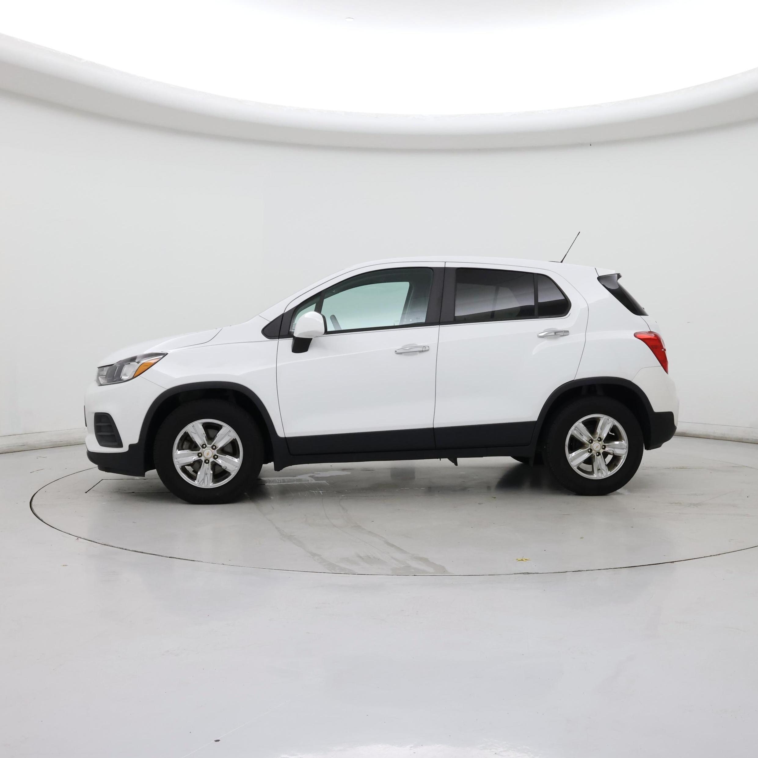 Thumbnail: 2021 Chevrolet Trax - 3
