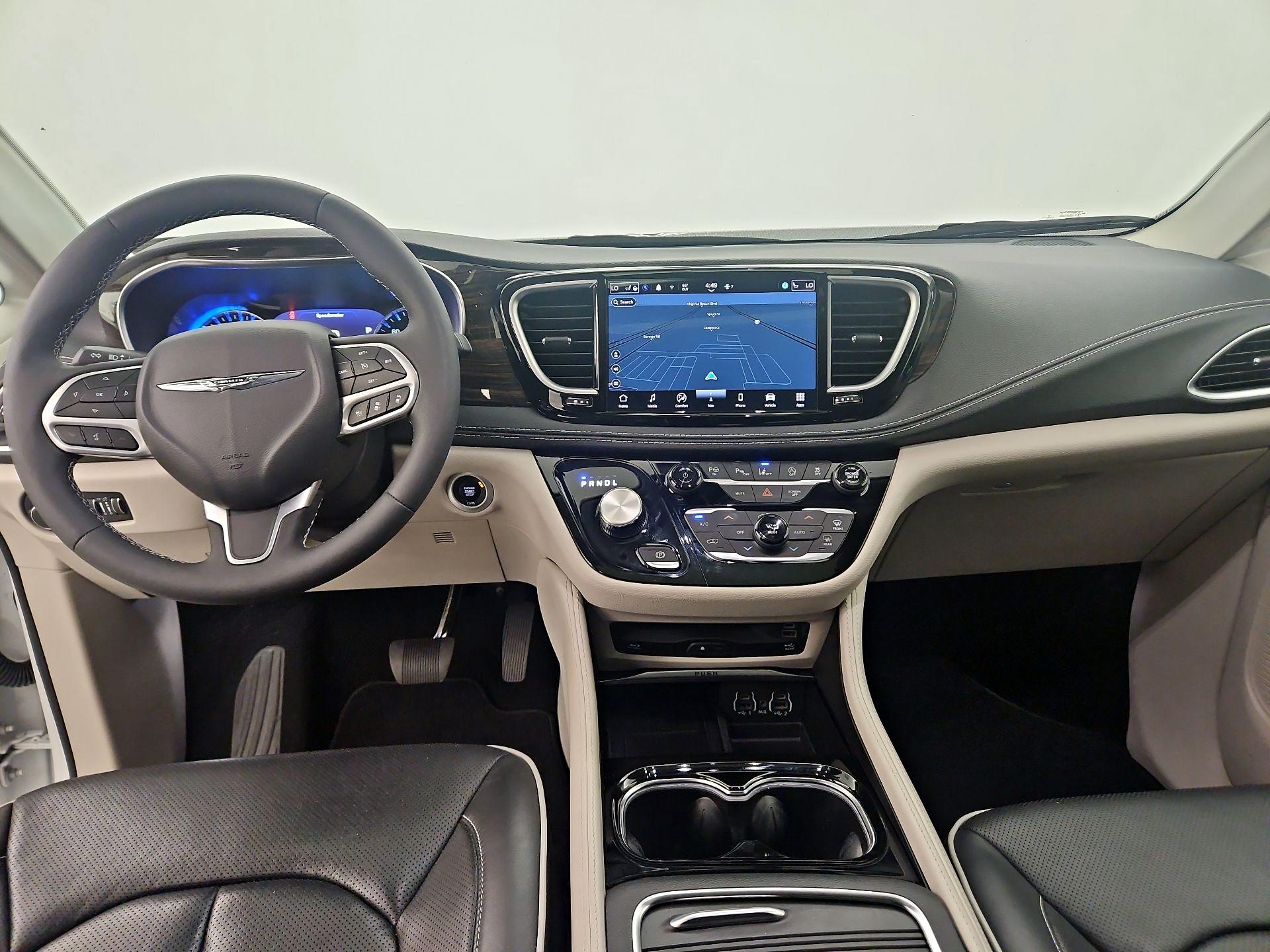 Thumbnail: 2023 Chrysler Pacifica - 9