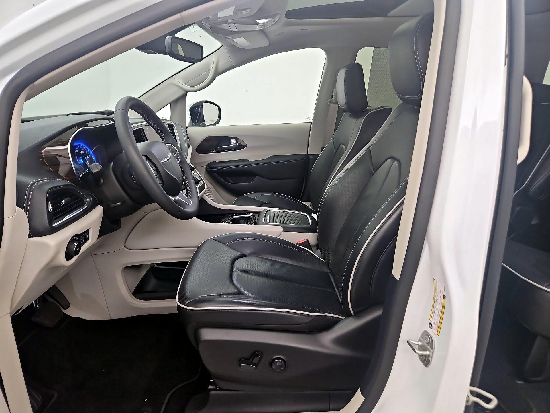 Thumbnail: 2023 Chrysler Pacifica - 11