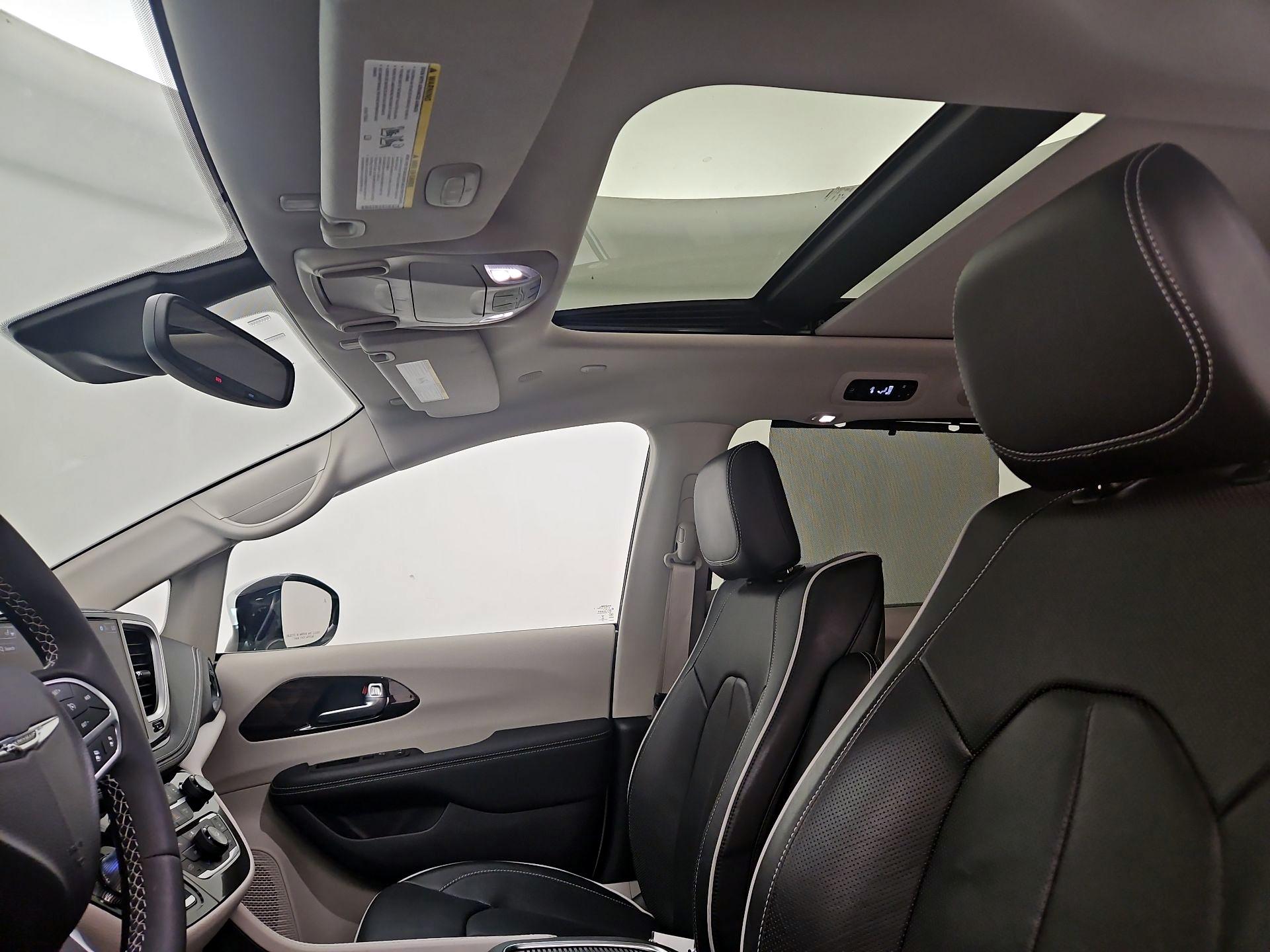 Thumbnail: 2023 Chrysler Pacifica - 20
