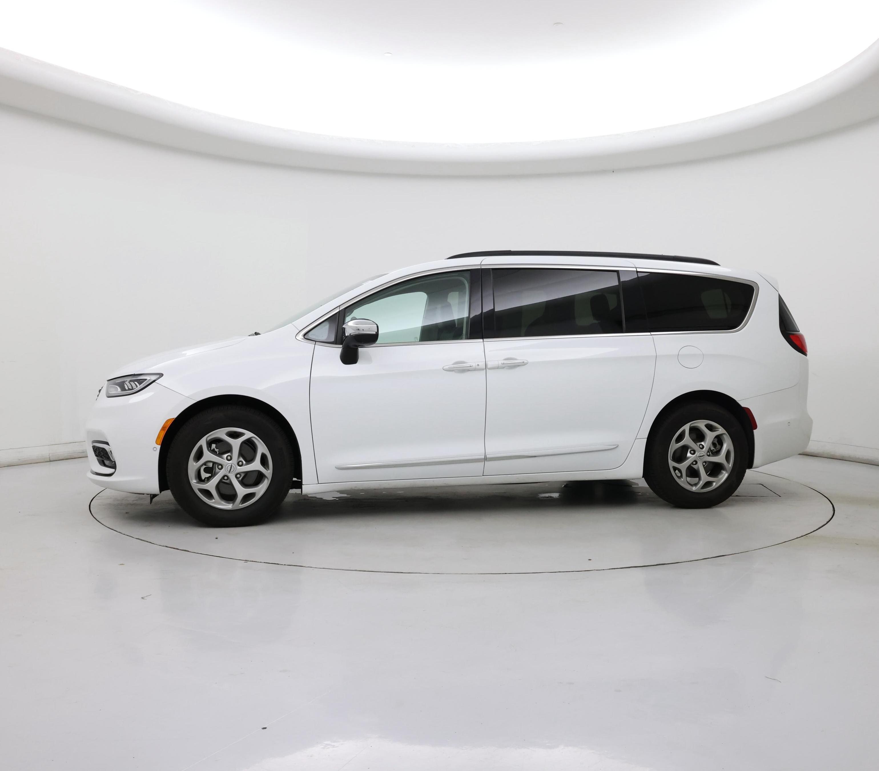 Thumbnail: 2023 Chrysler Pacifica - 3