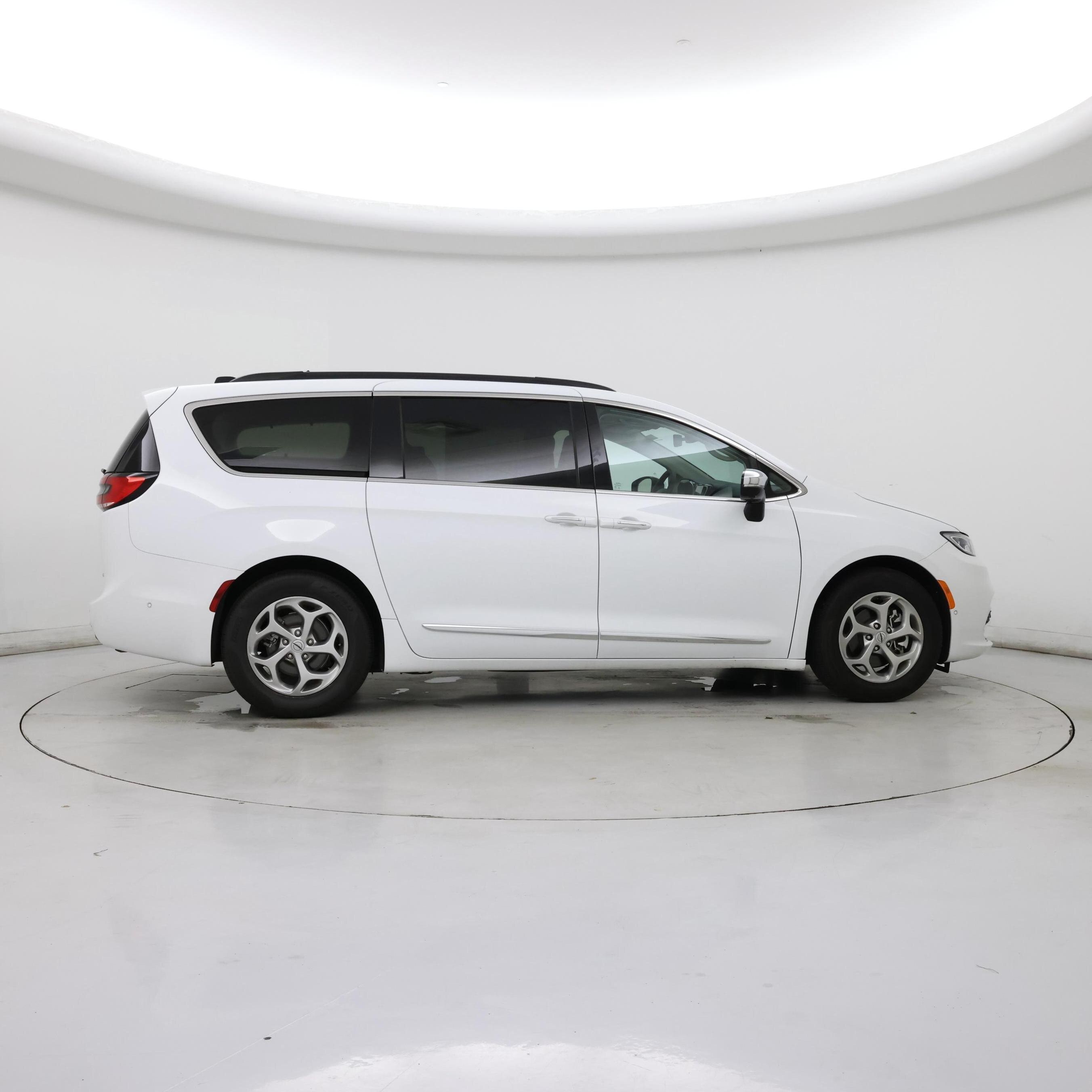 Thumbnail: 2023 Chrysler Pacifica - 7