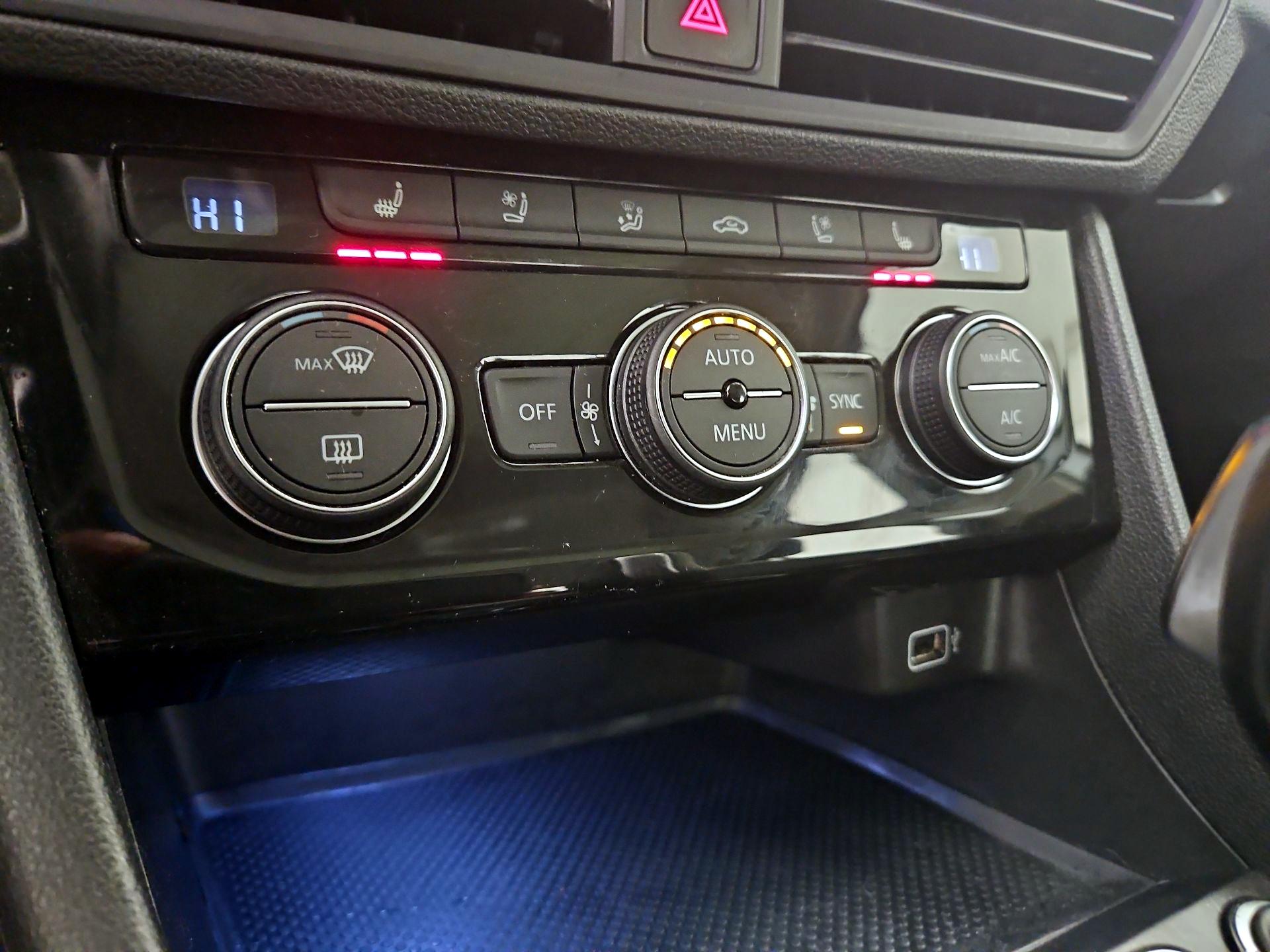 Thumbnail: 2019 Volkswagen Jetta - 17