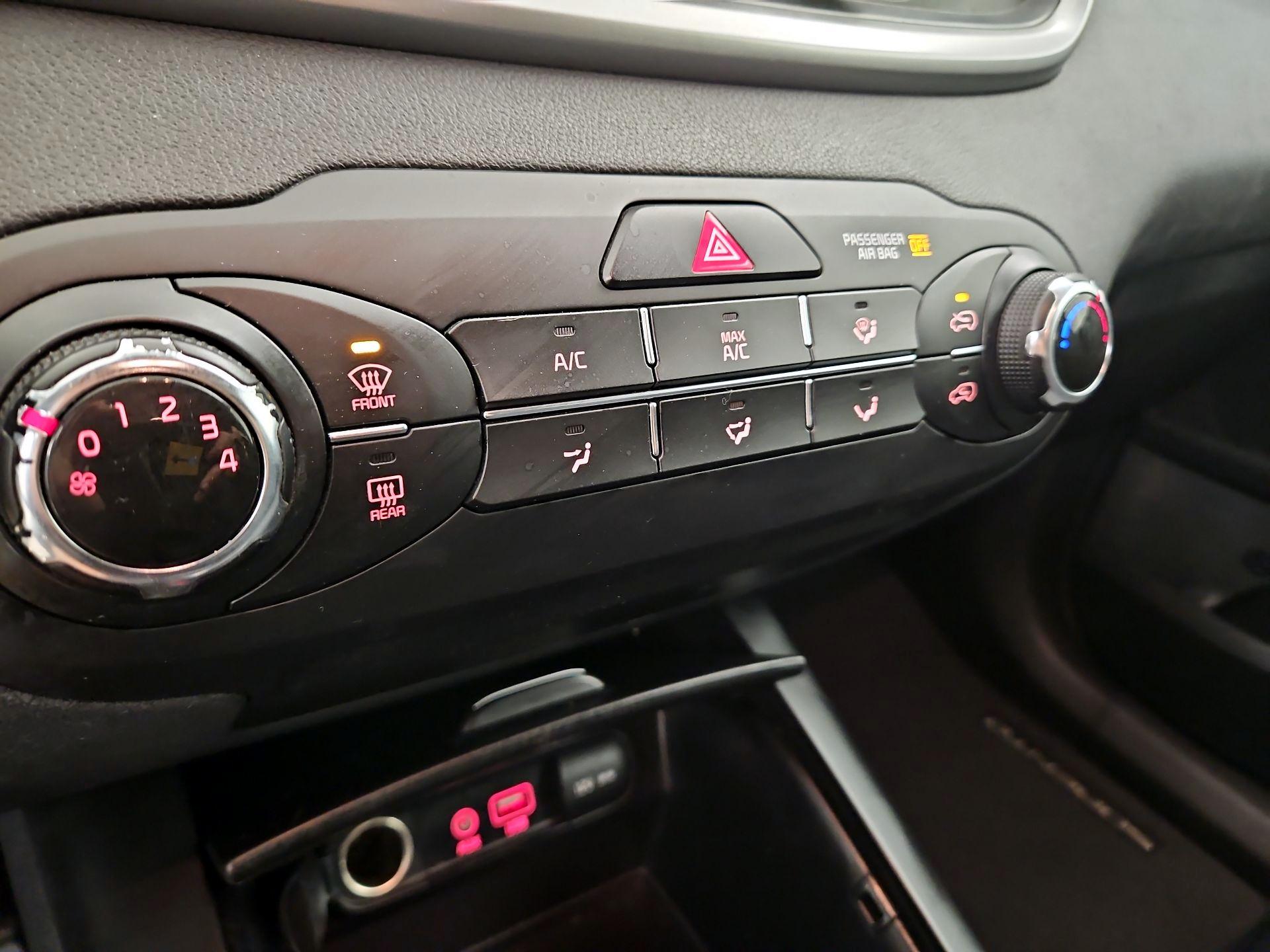 Thumbnail: 2017 Kia Sorento - 16