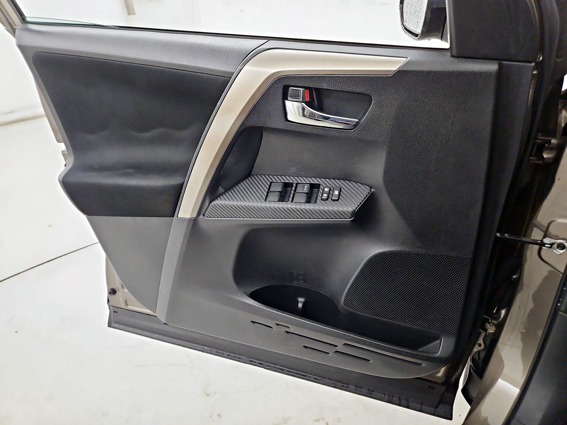 Thumbnail: 2014 Toyota RAV4 - 12