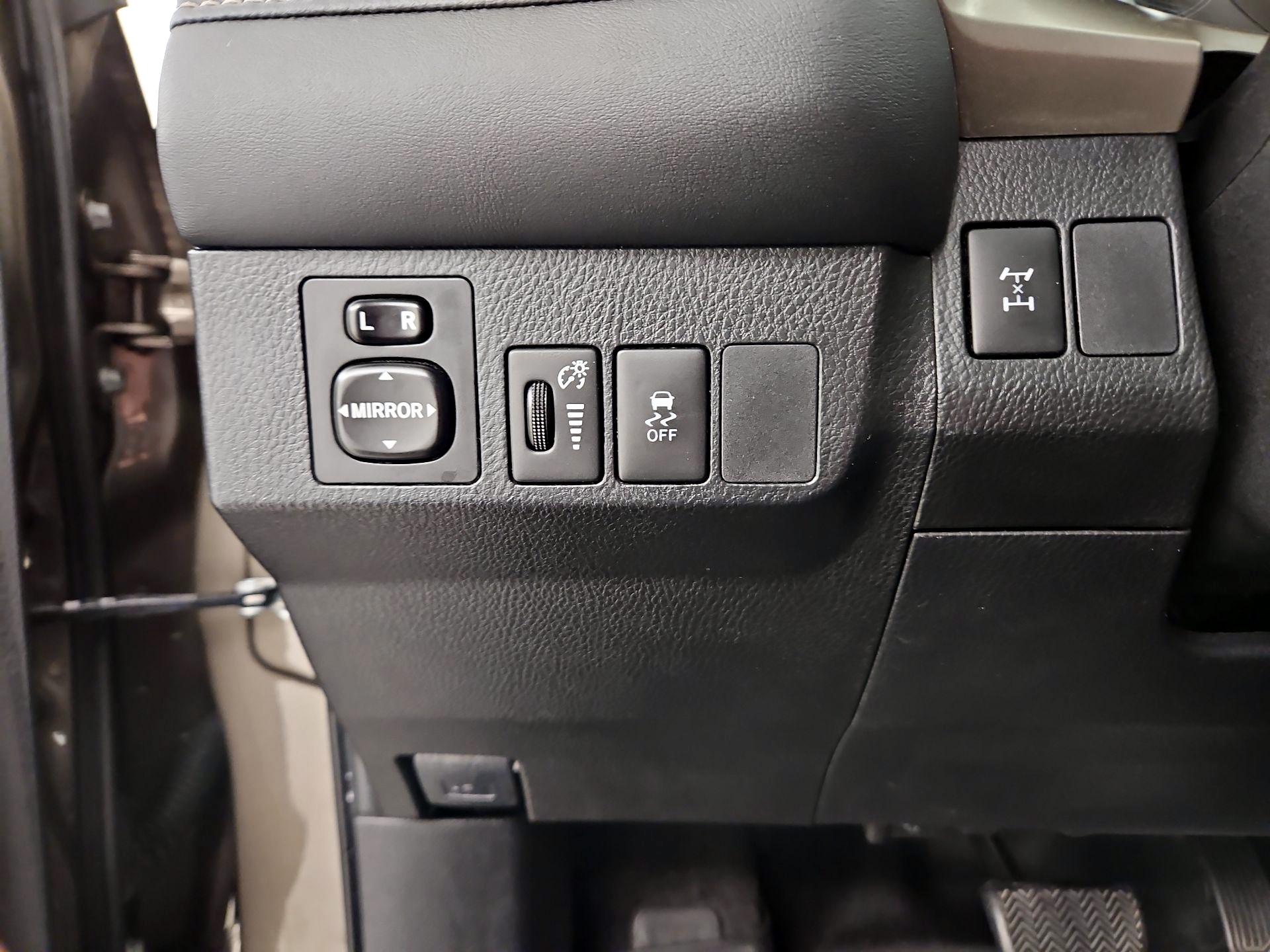 Thumbnail: 2014 Toyota RAV4 - 13